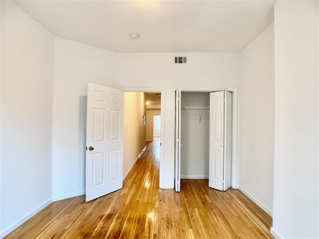 510 PAVONIA AVE Unit: 1R