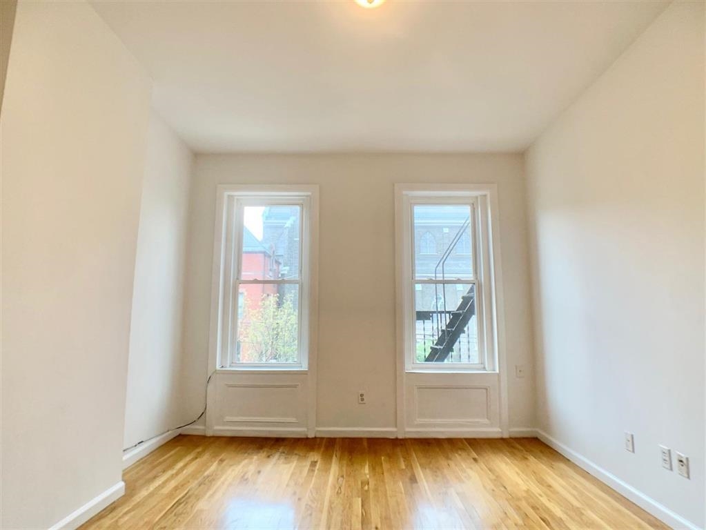 510 PAVONIA AVE Unit: 1R
