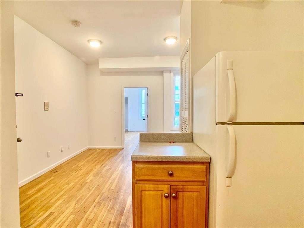 510 PAVONIA AVE Unit: 1R
