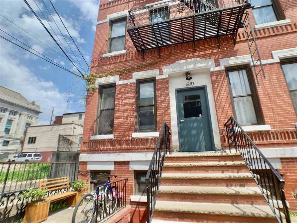 510 PAVONIA AVE Unit: 1R