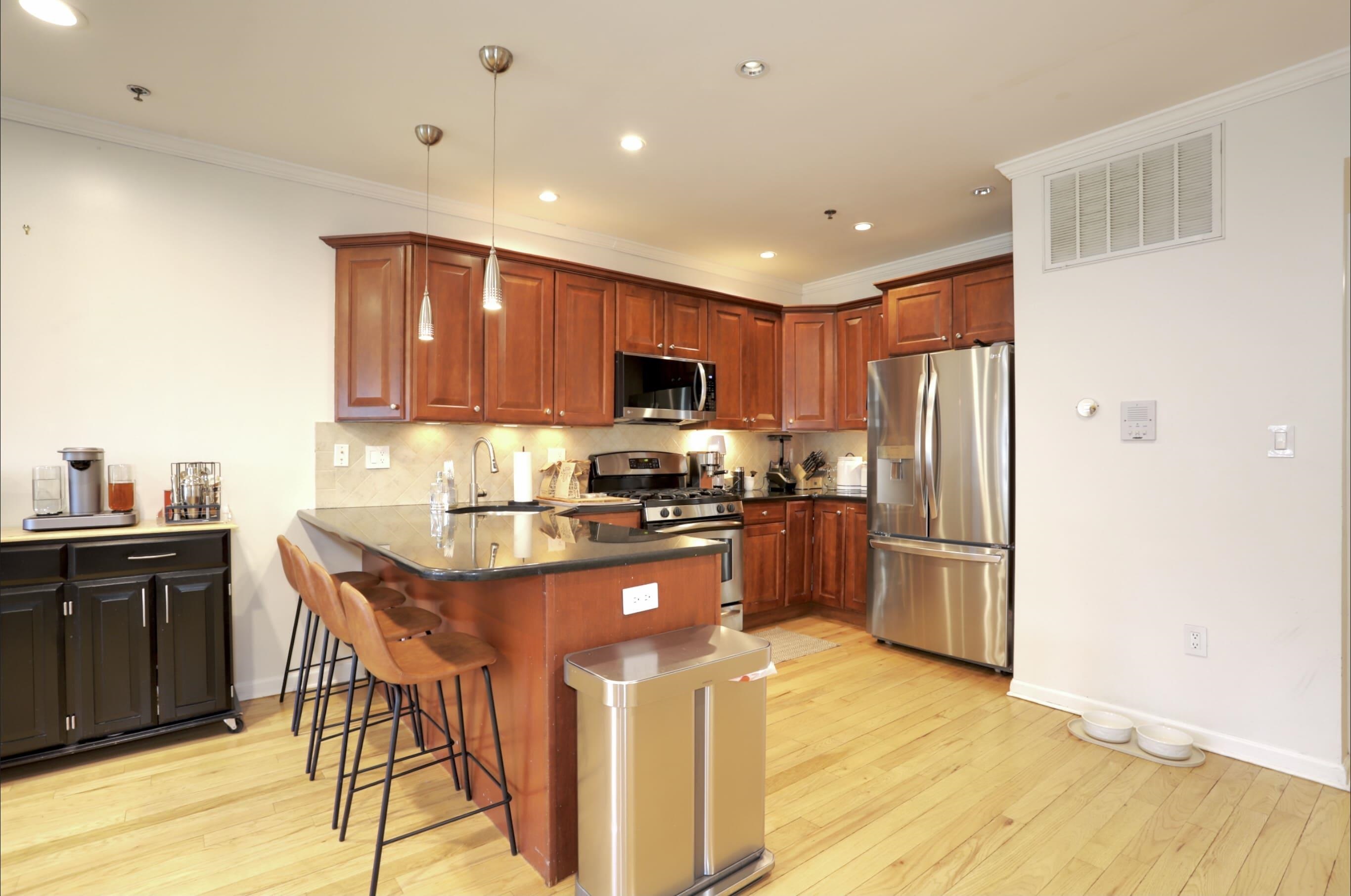 421 JACKSON ST Unit: 1