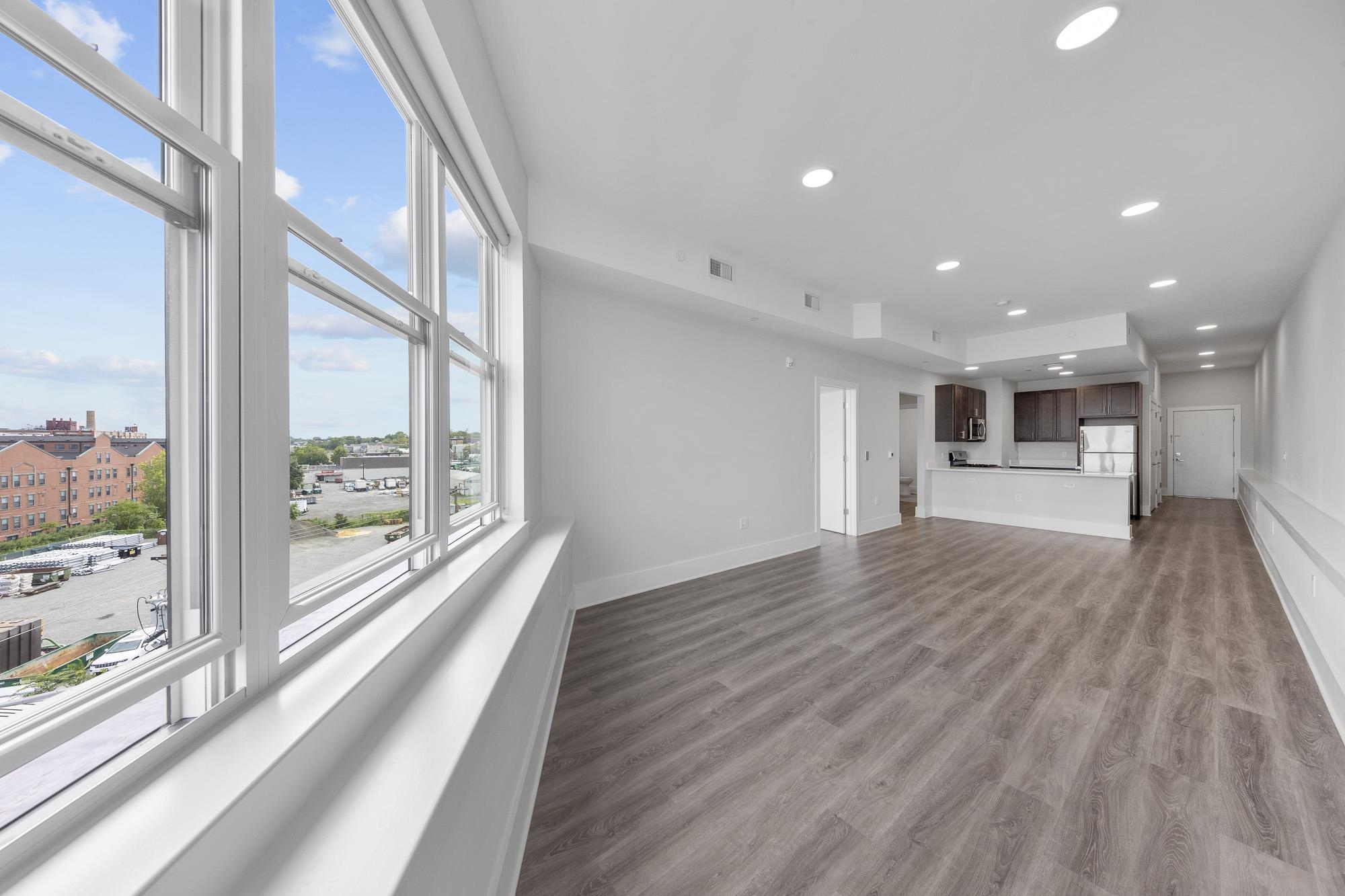 660 GRAND ST Unit: 401