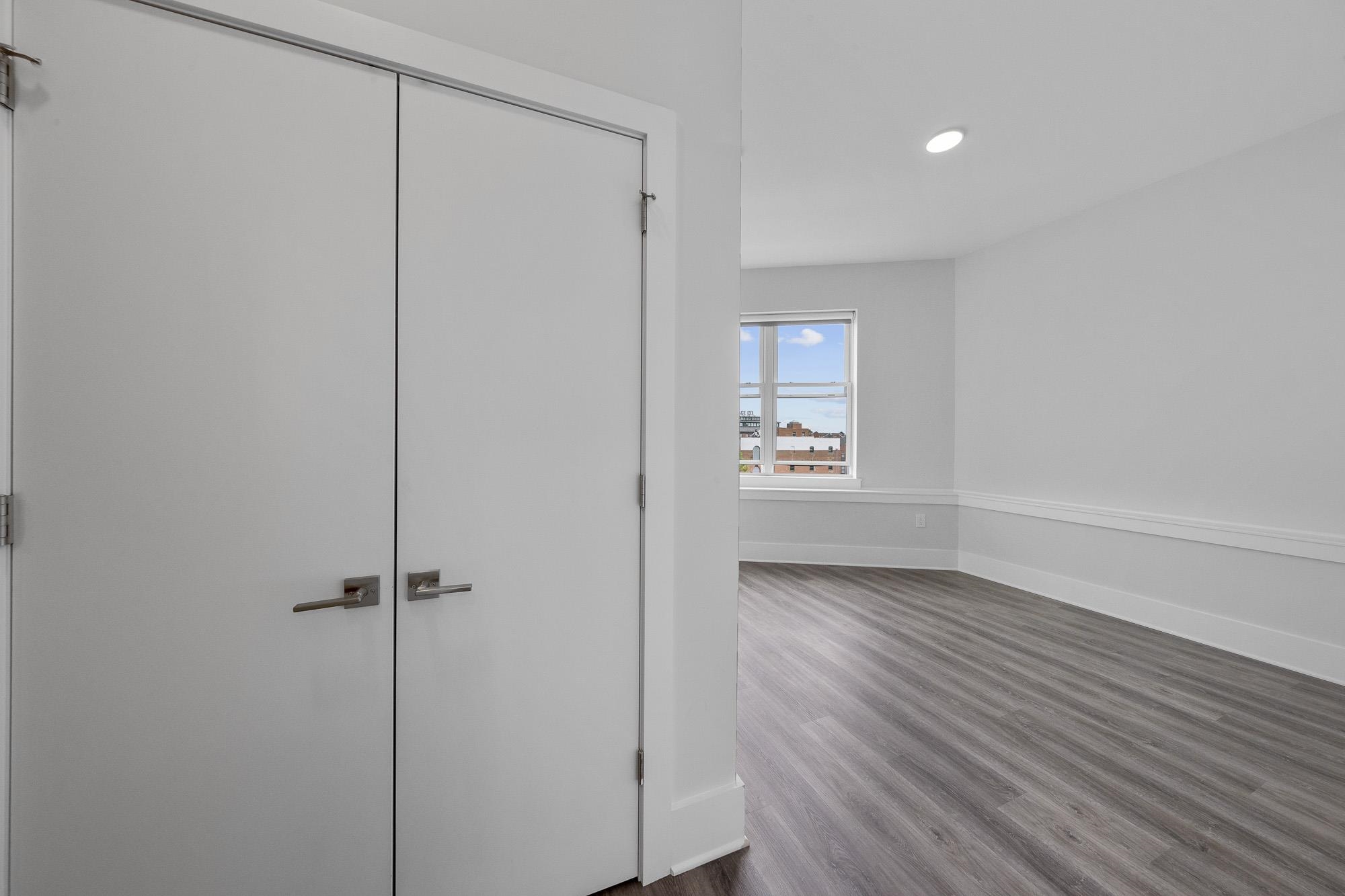 660 GRAND ST Unit: 401