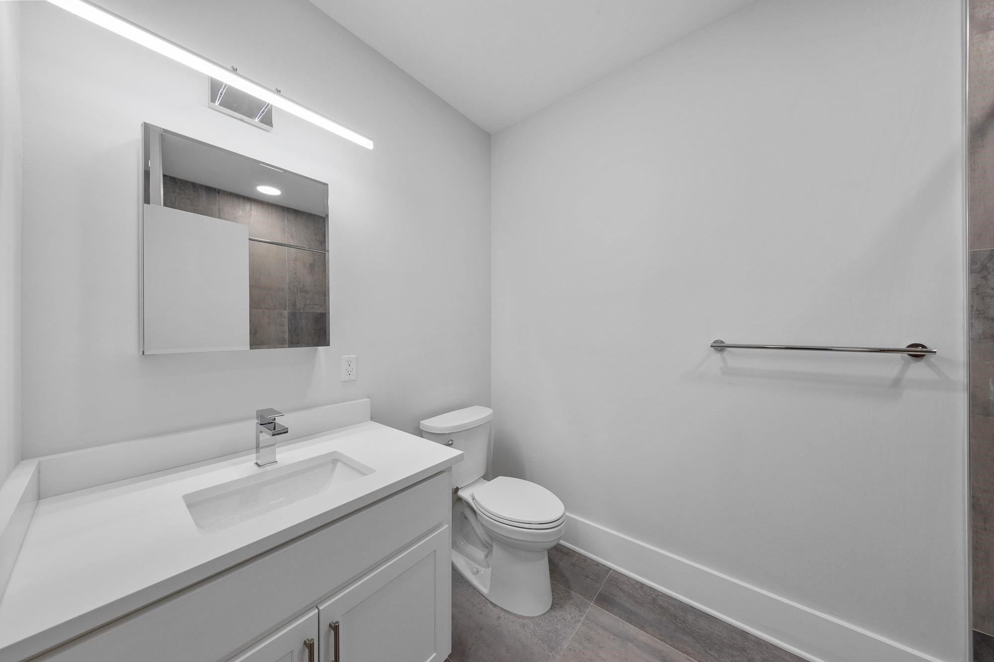 660 GRAND ST Unit: 401