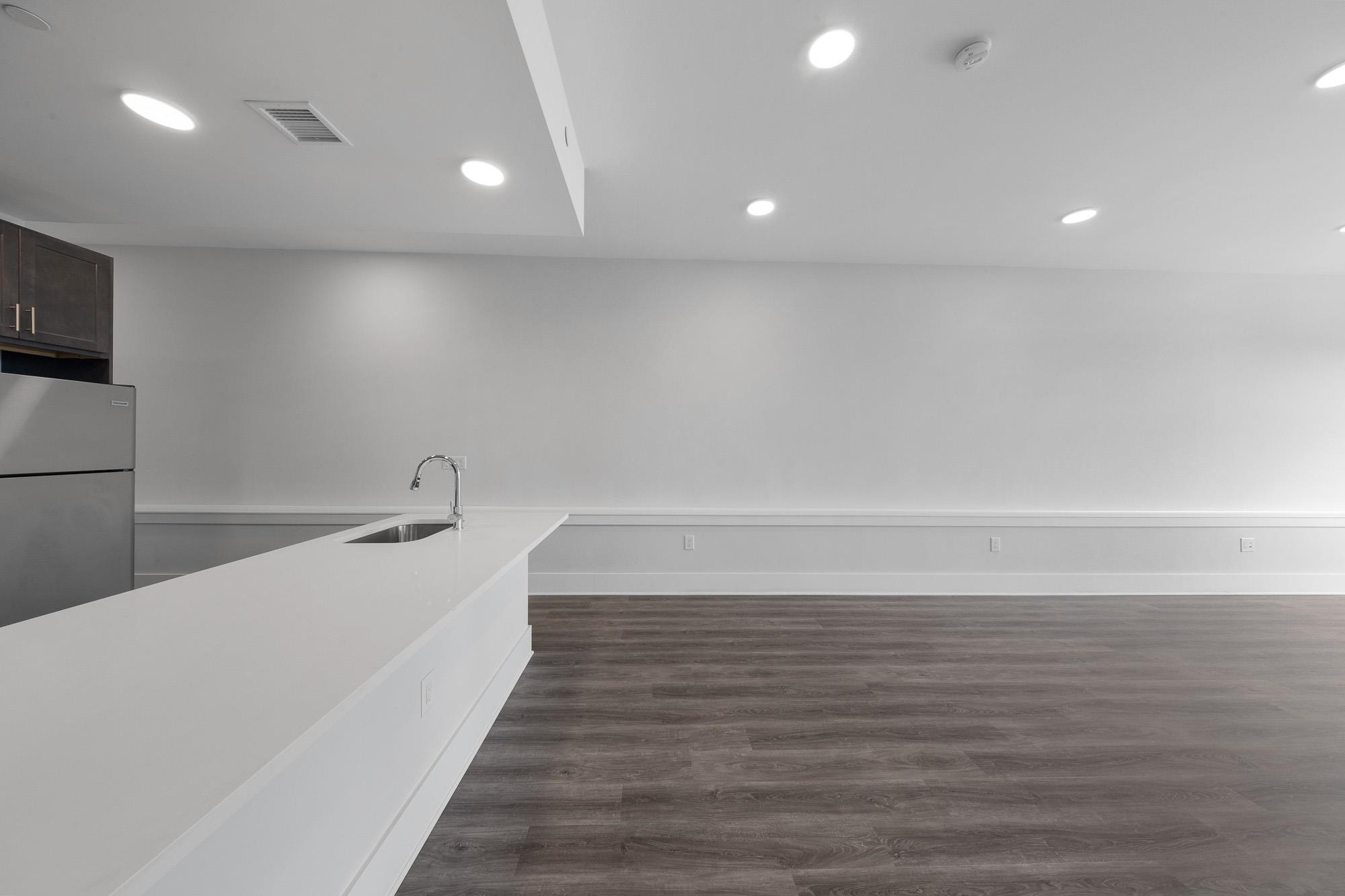 660 GRAND ST Unit: 401