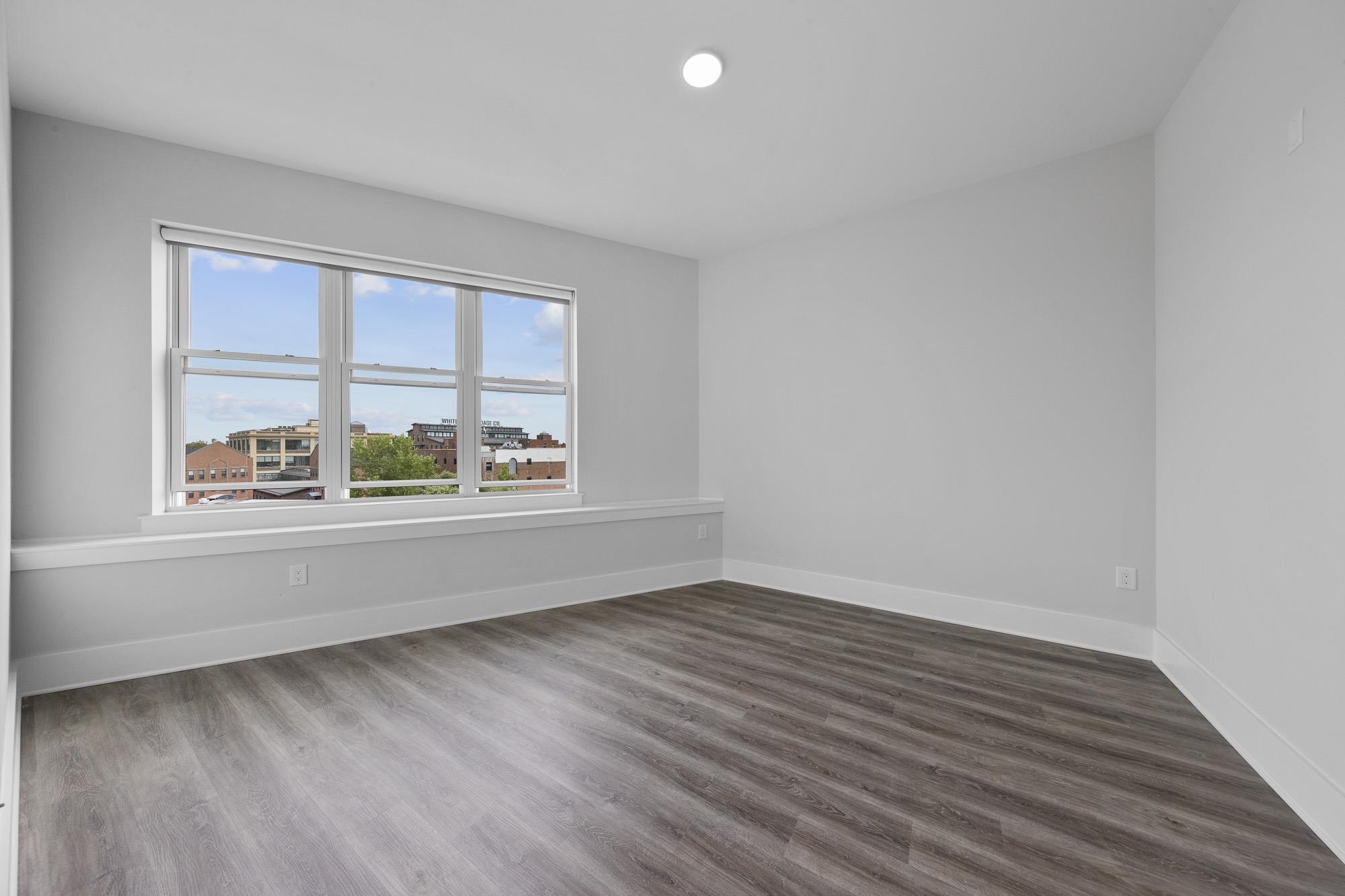 660 GRAND ST Unit: 401