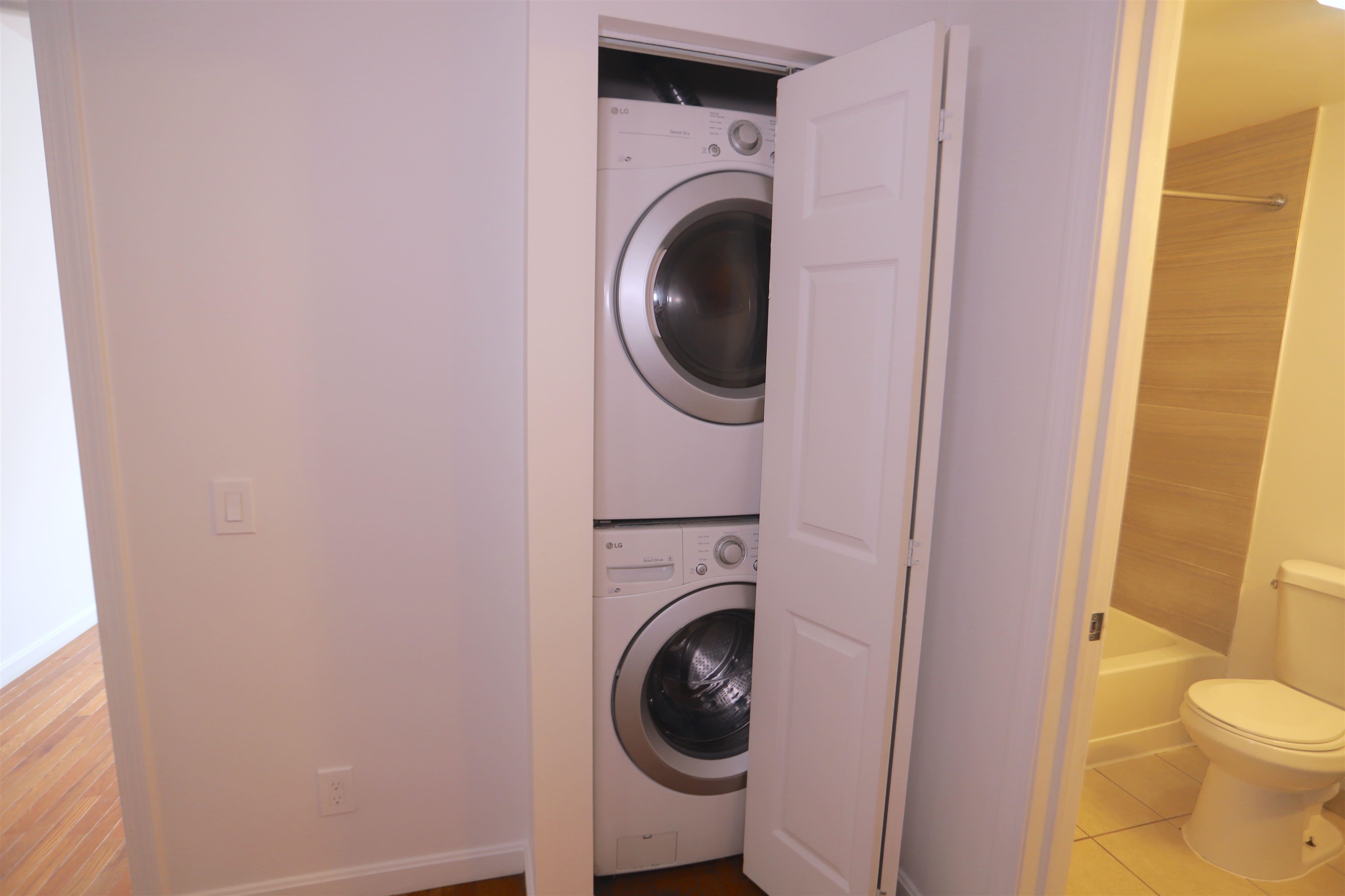 195 WEBSTER AVE Unit: 2