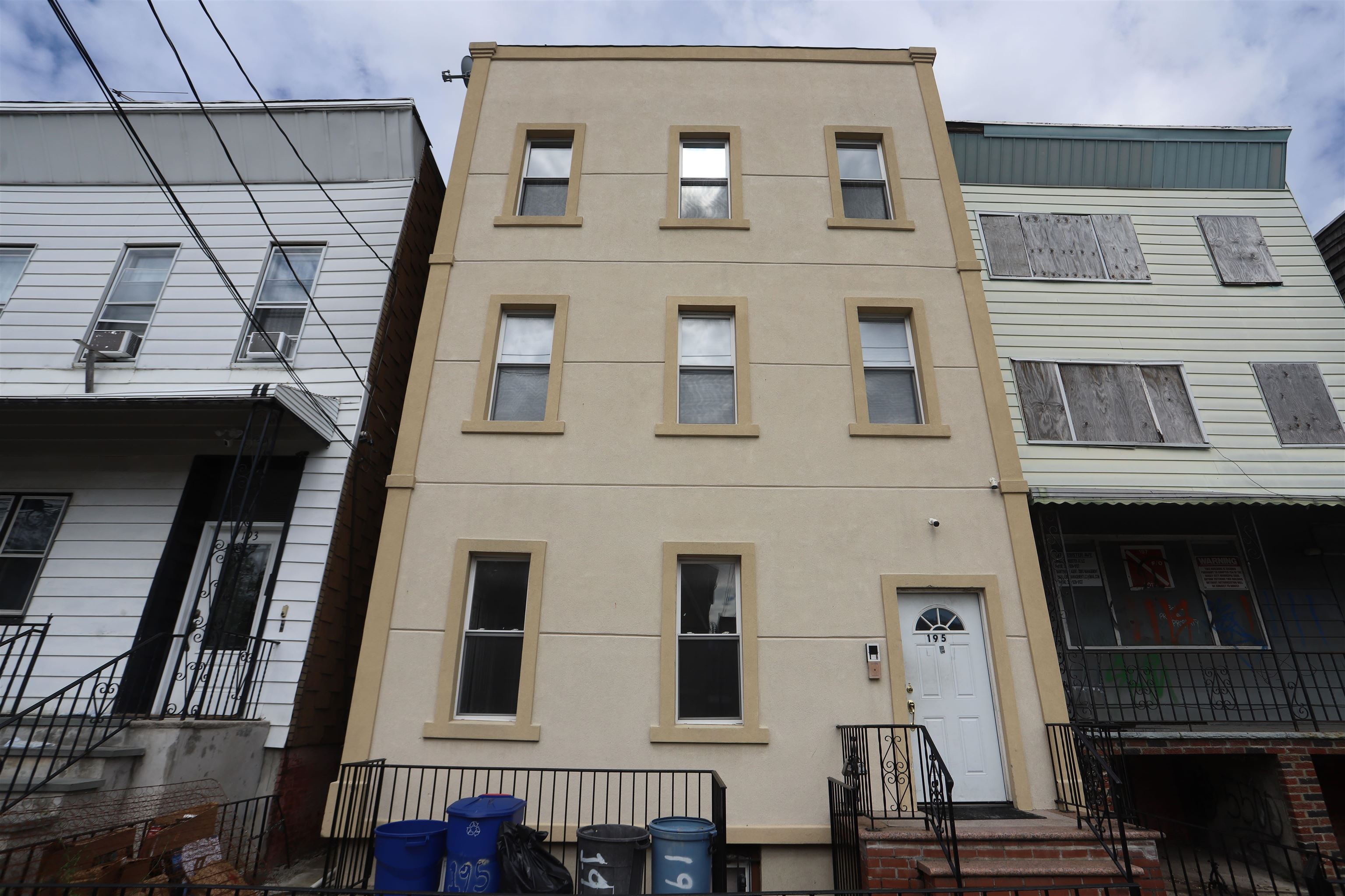 195 WEBSTER AVE Unit: 2
