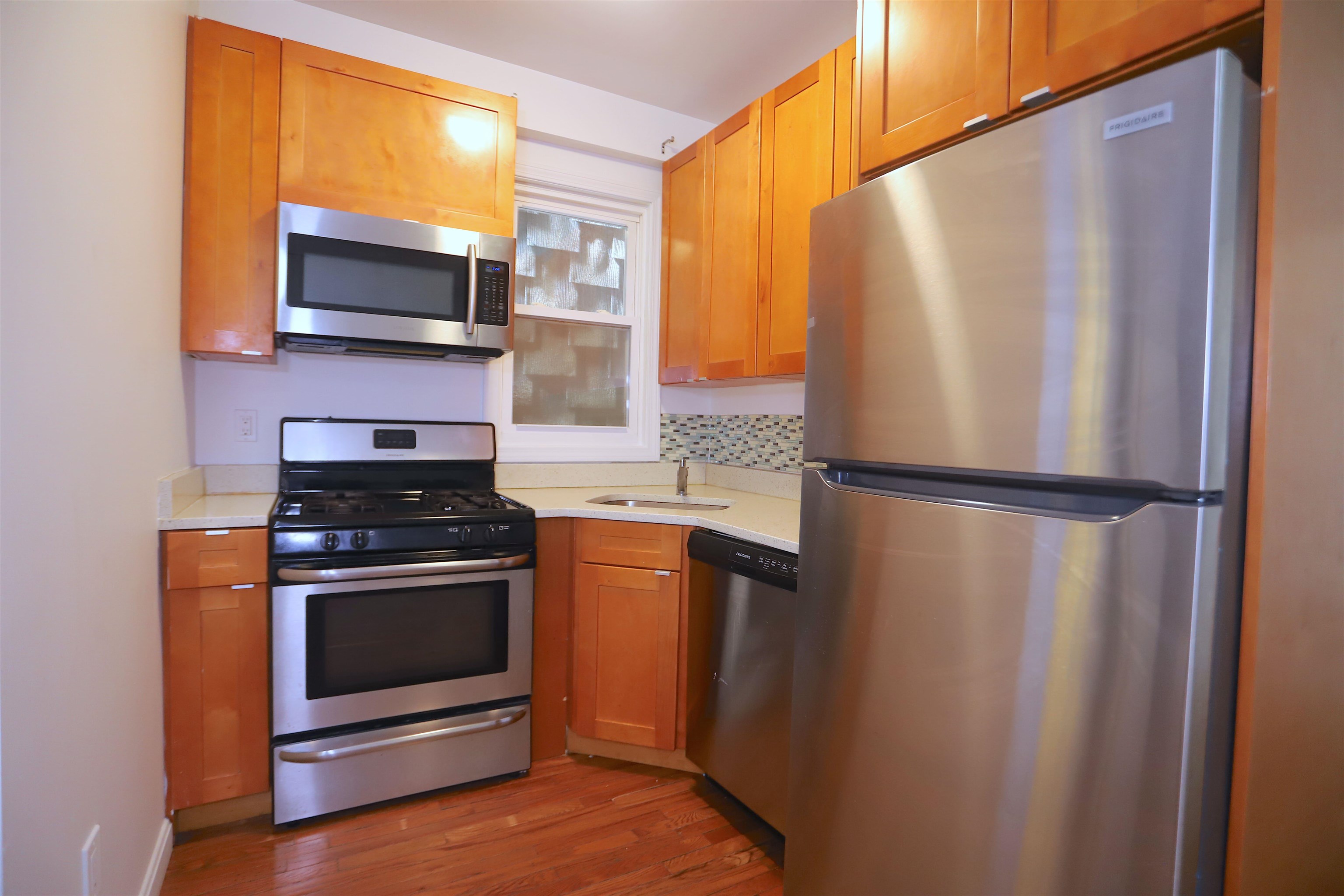 195 WEBSTER AVE Unit: 2