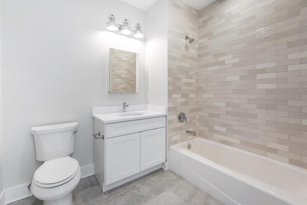 667-665 GRAND ST Unit: 208