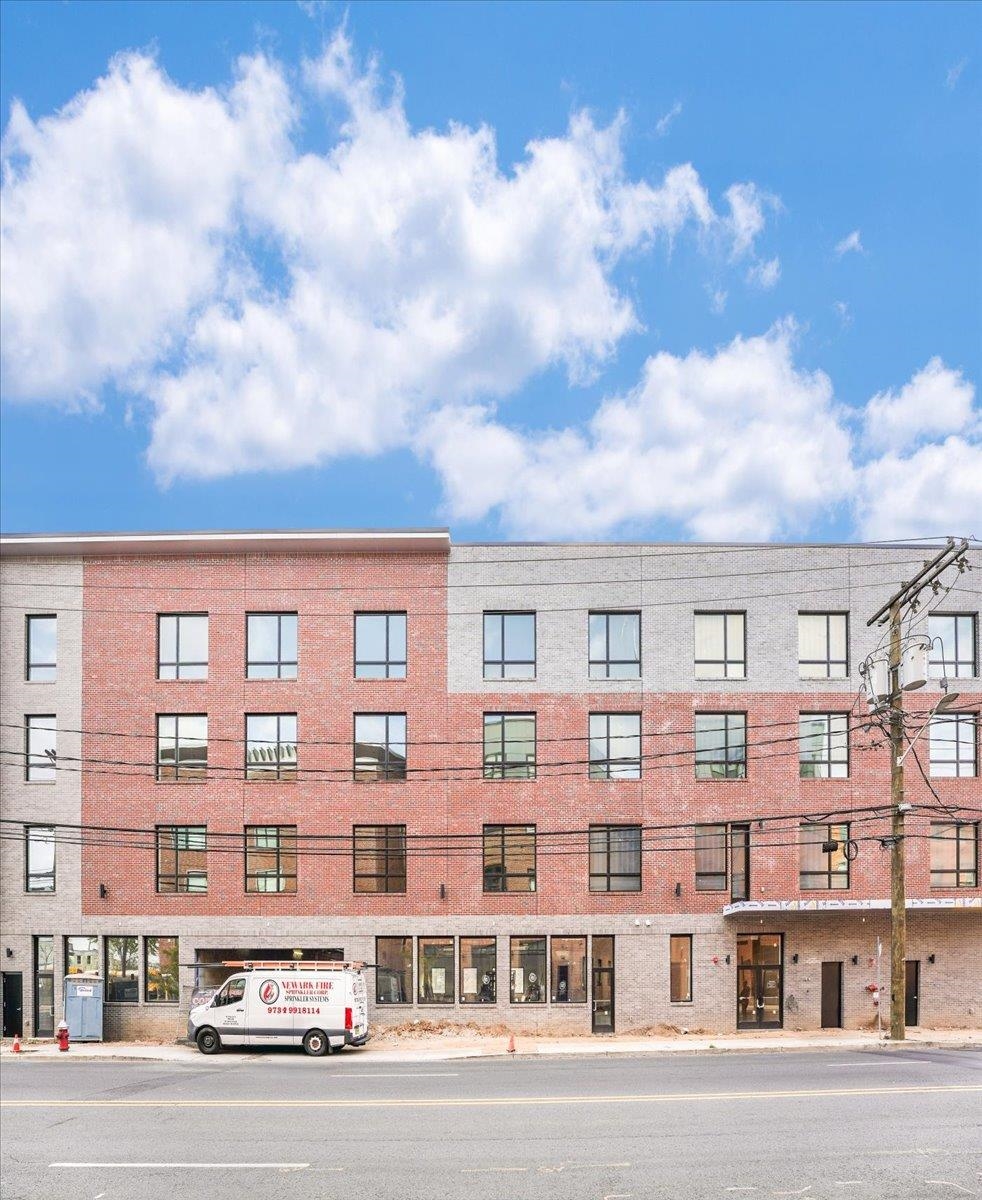 667-665 GRAND ST Unit: 208