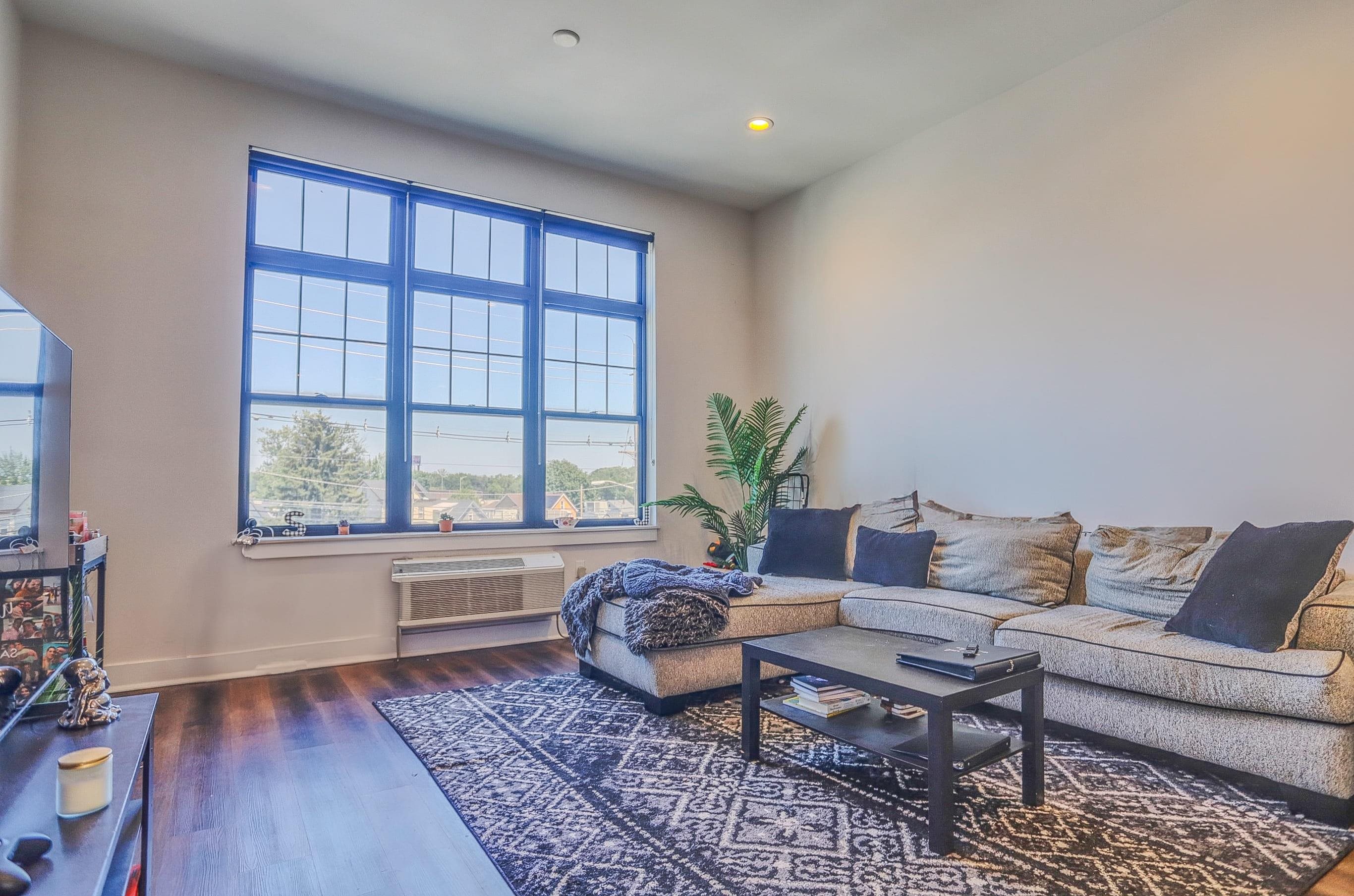 110 MARKET ST Unit: 204