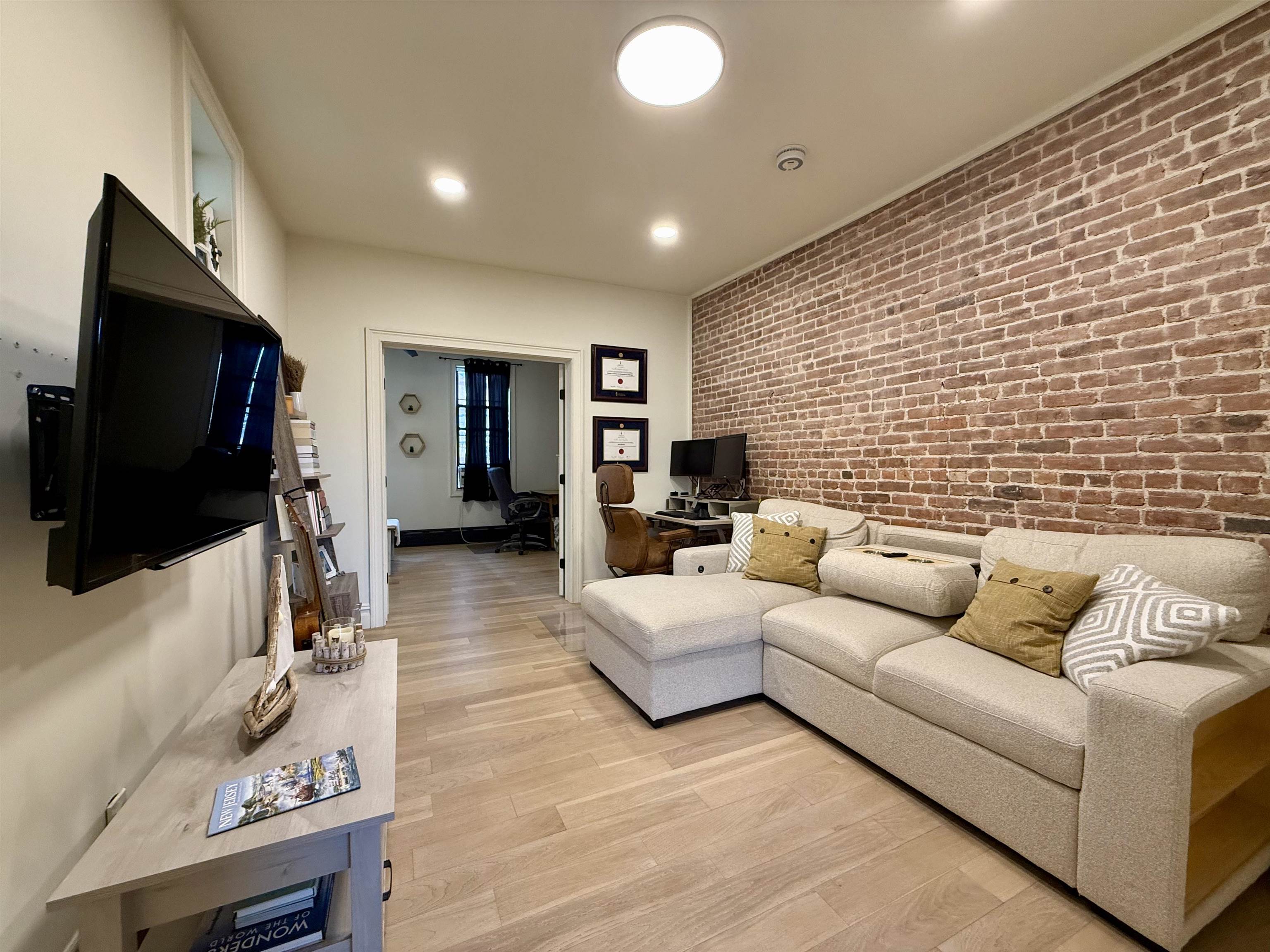 522 23RD ST Unit: 2