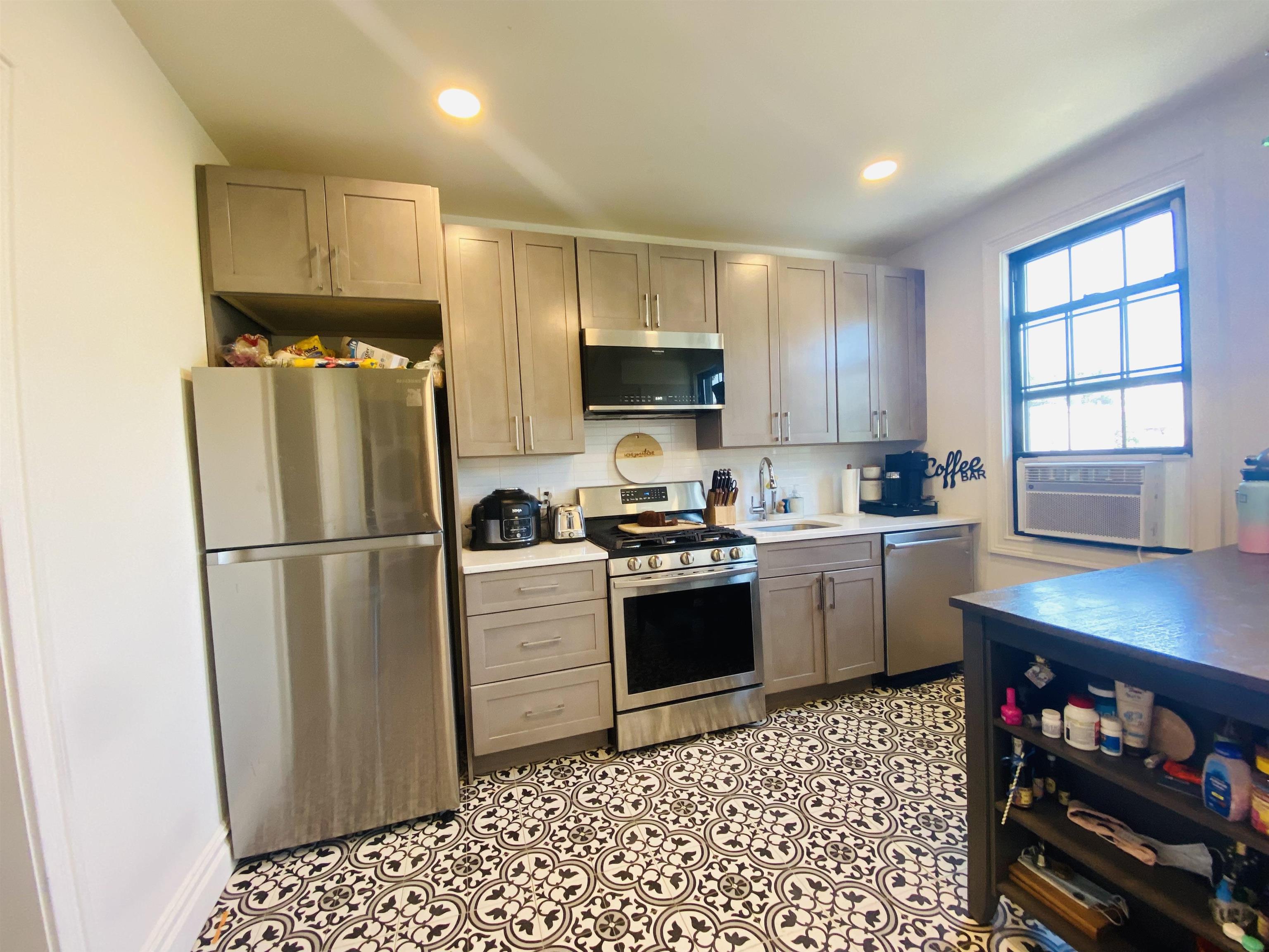 522 23RD ST Unit: 2
