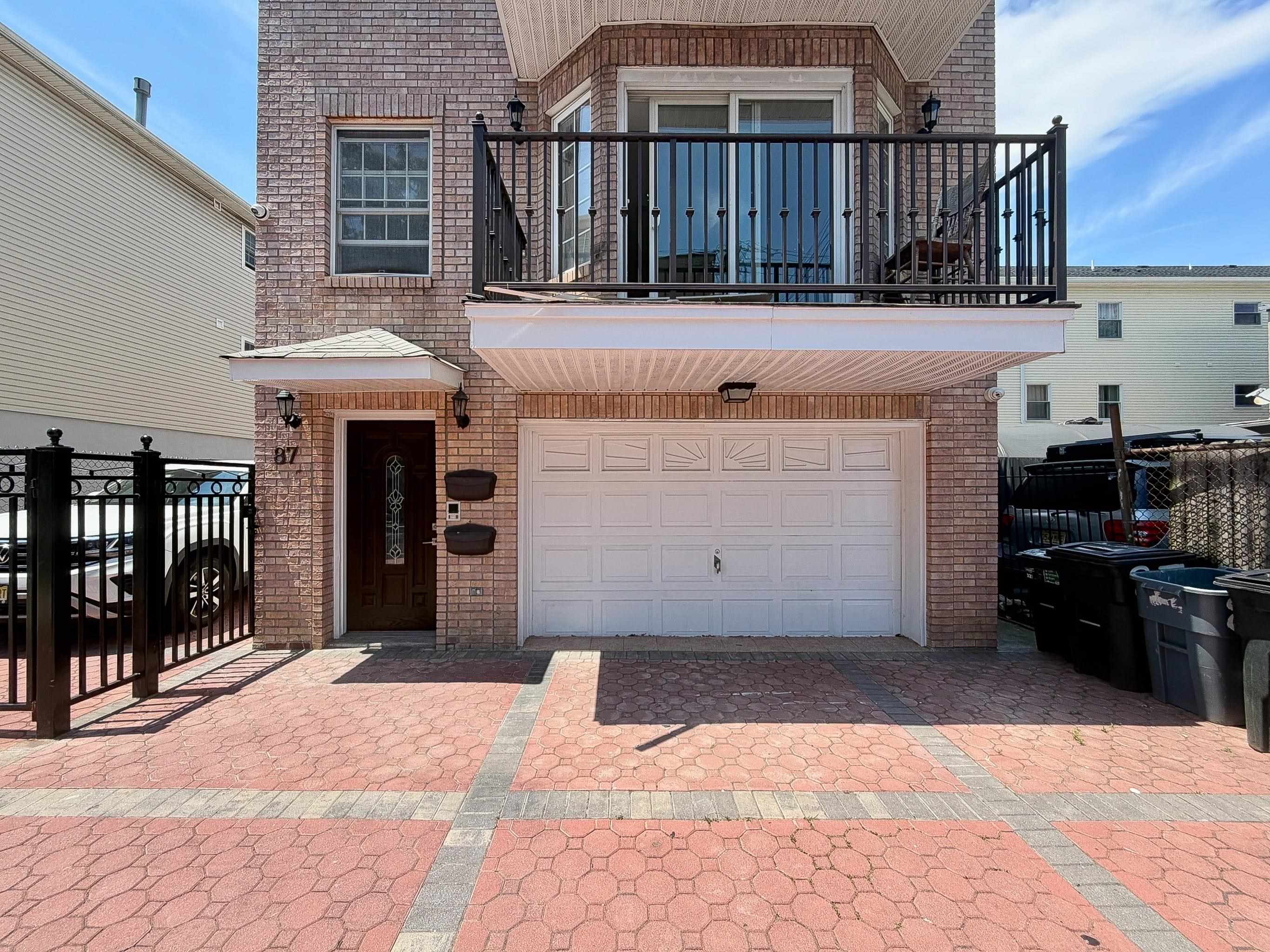87 WALLIS AVE Unit: 2