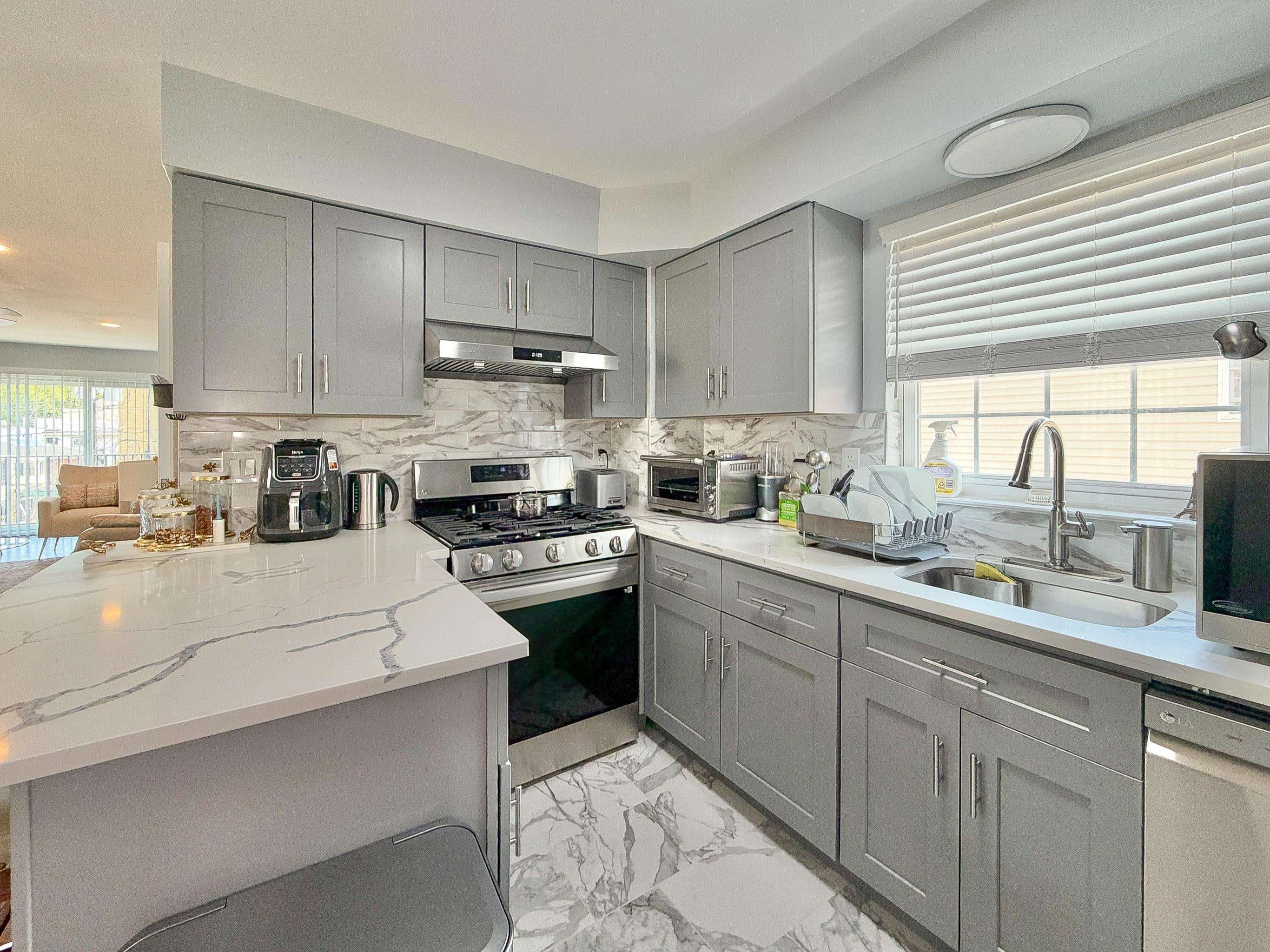 87 WALLIS AVE Unit: 2