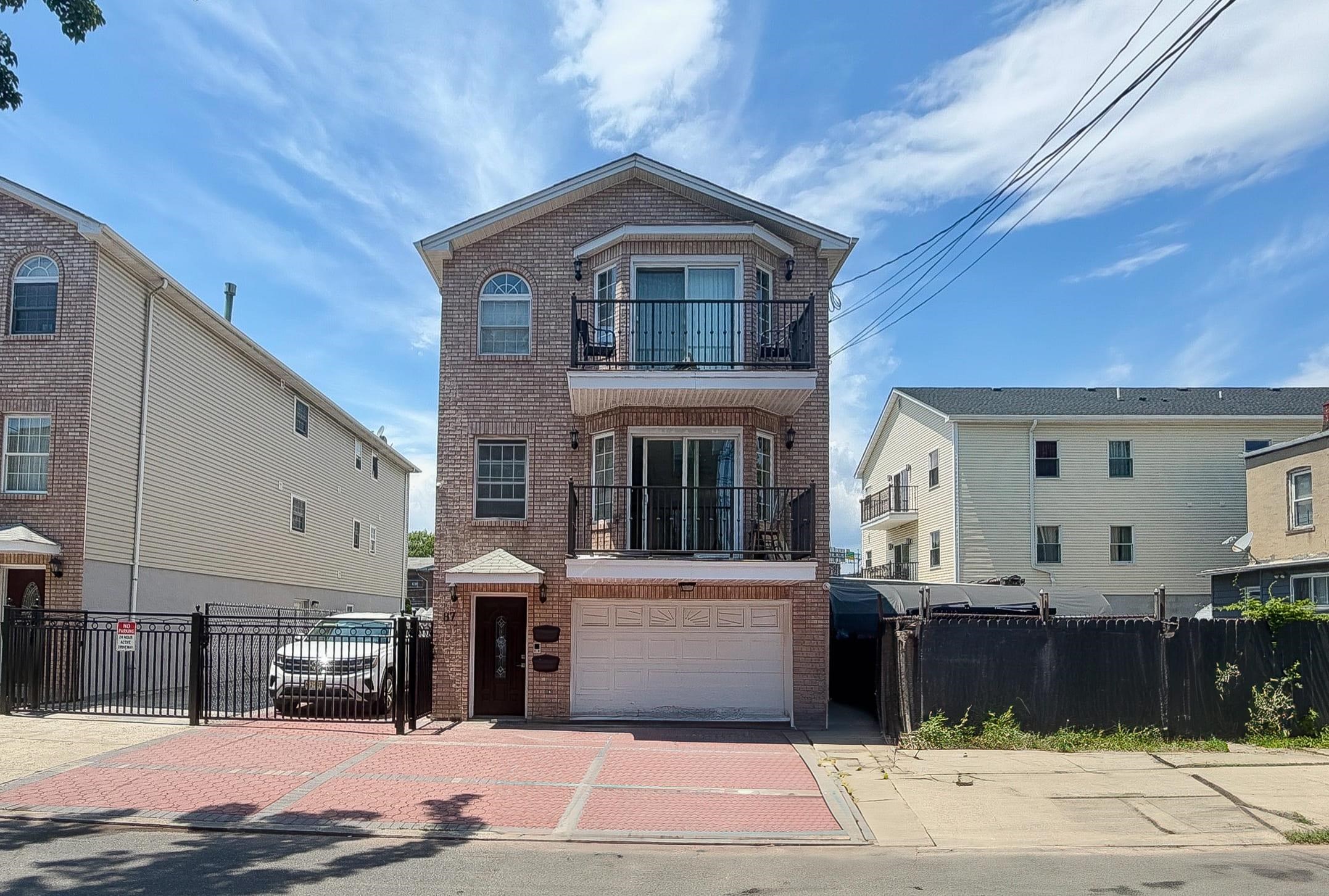 87 WALLIS AVE Unit: 2