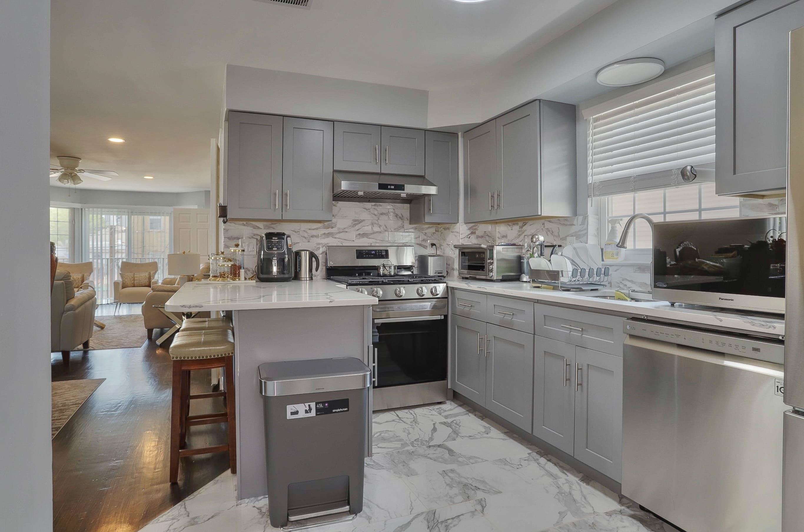 87 WALLIS AVE Unit: 2
