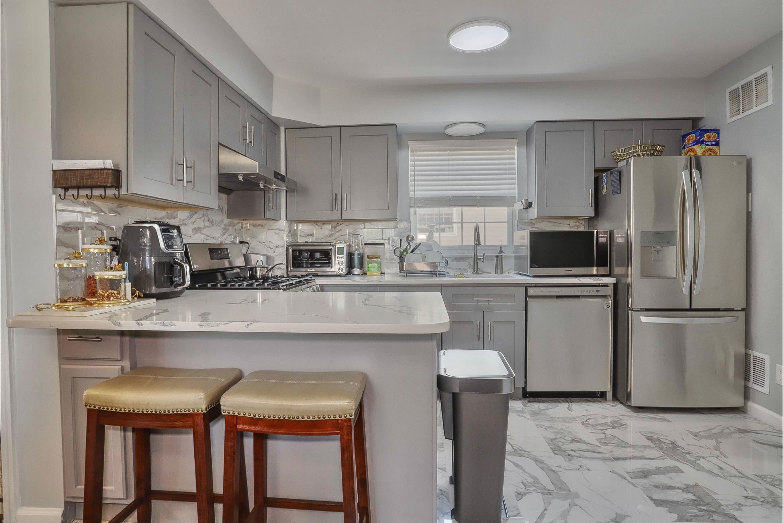 87 WALLIS AVE Unit: 2