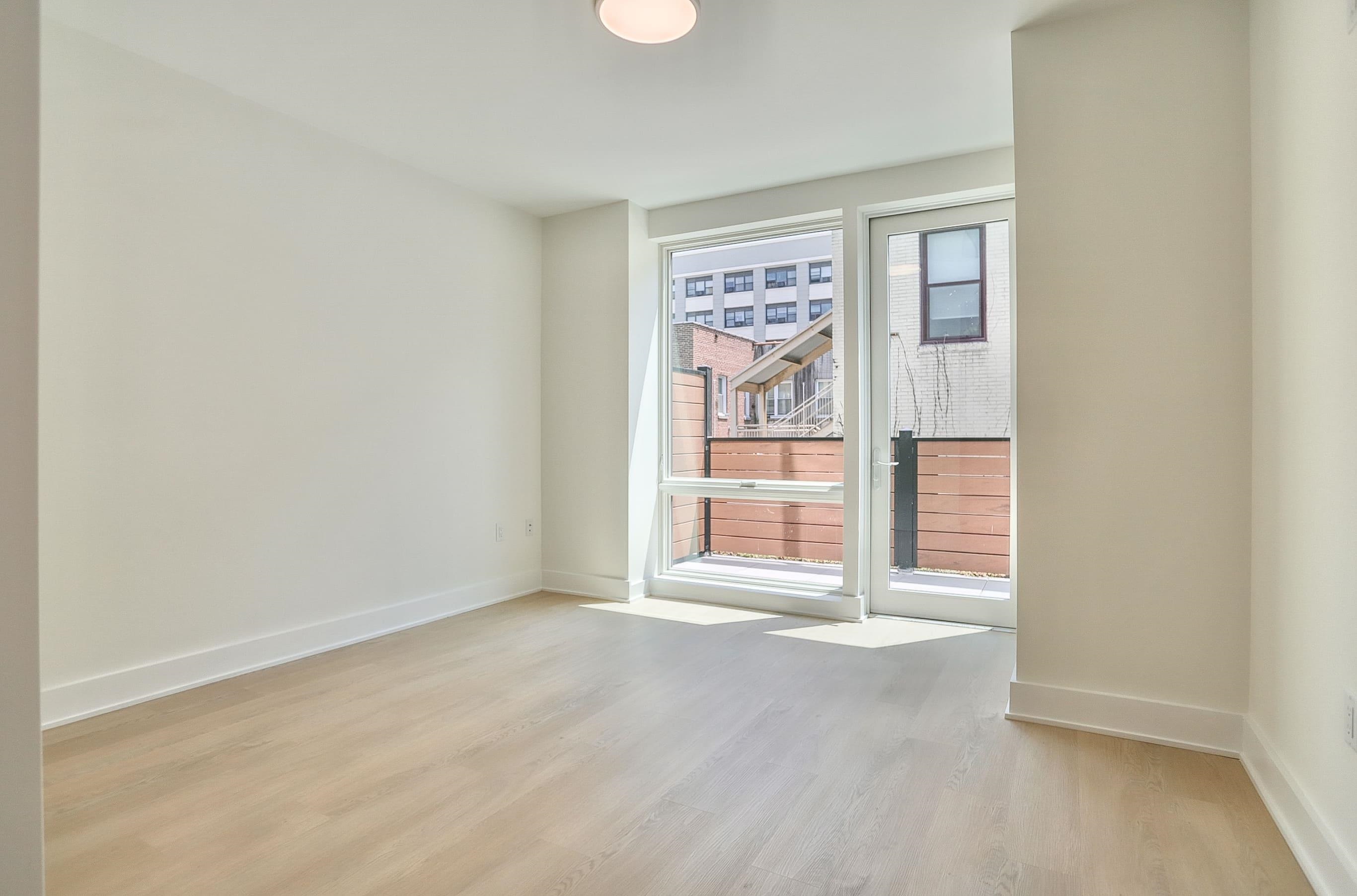 303 MADISON ST Unit: 206