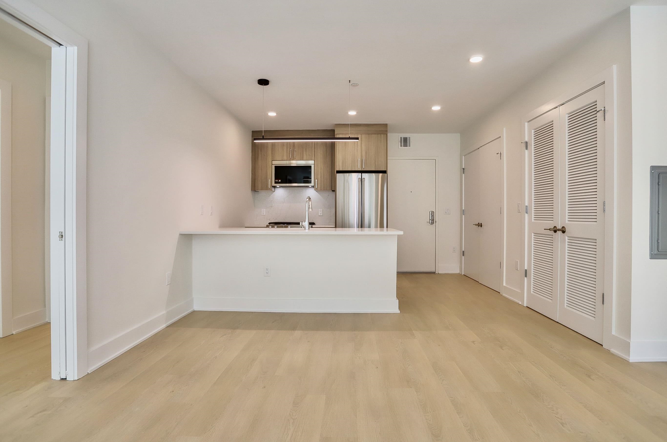 303 MADISON ST Unit: 206