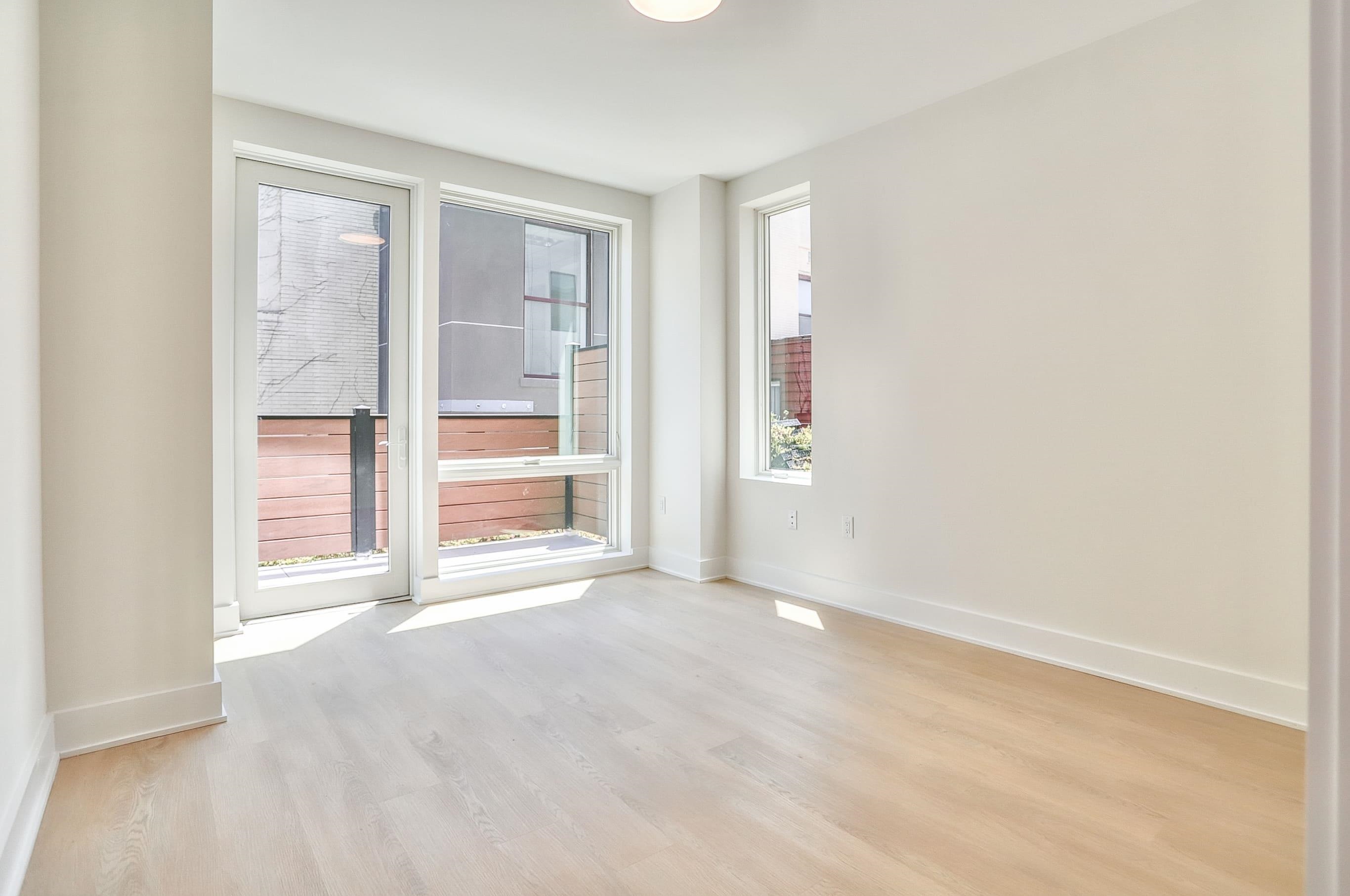303 MADISON ST Unit: 206