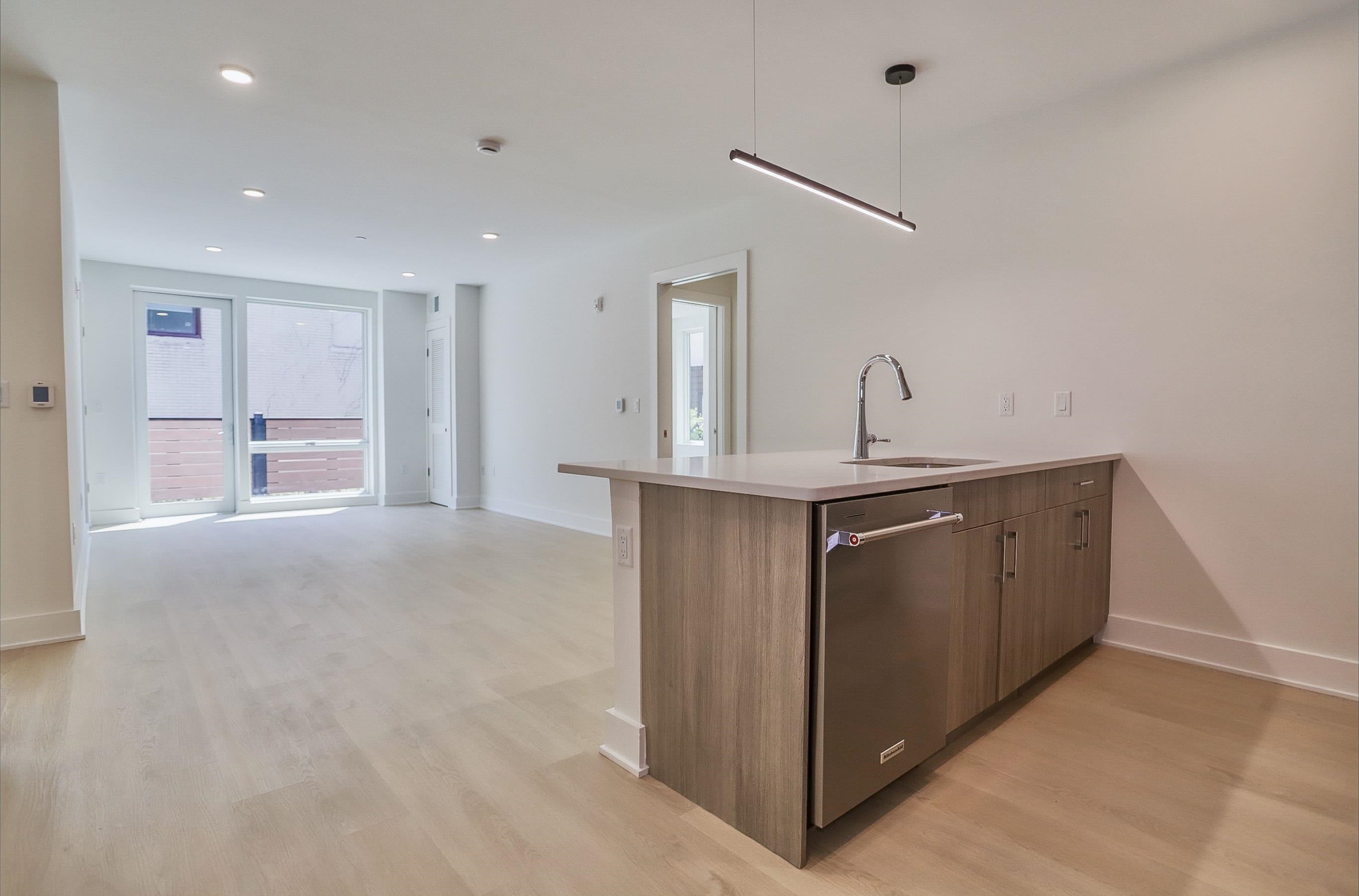303 MADISON ST Unit: 206