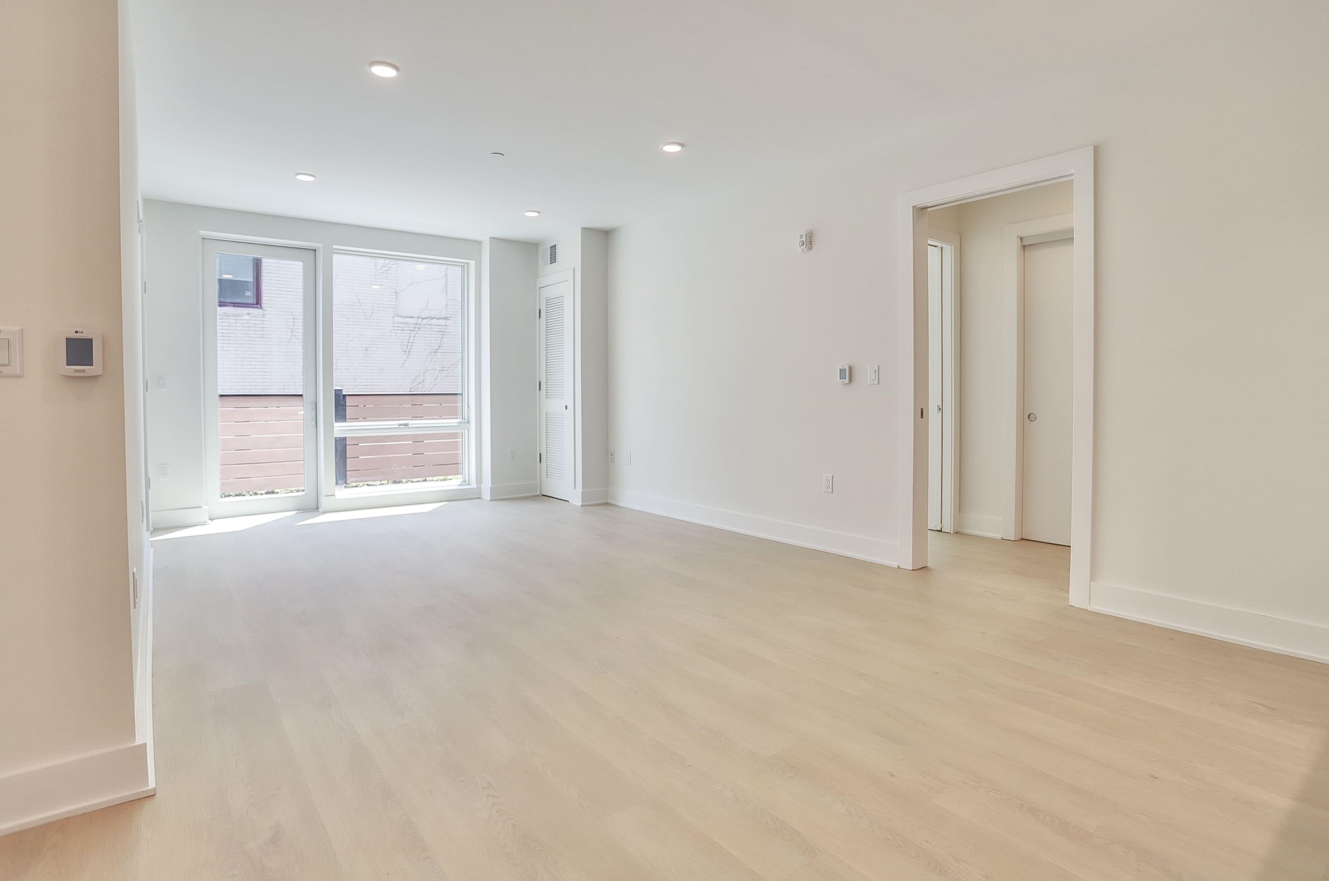 303 MADISON ST Unit: 206