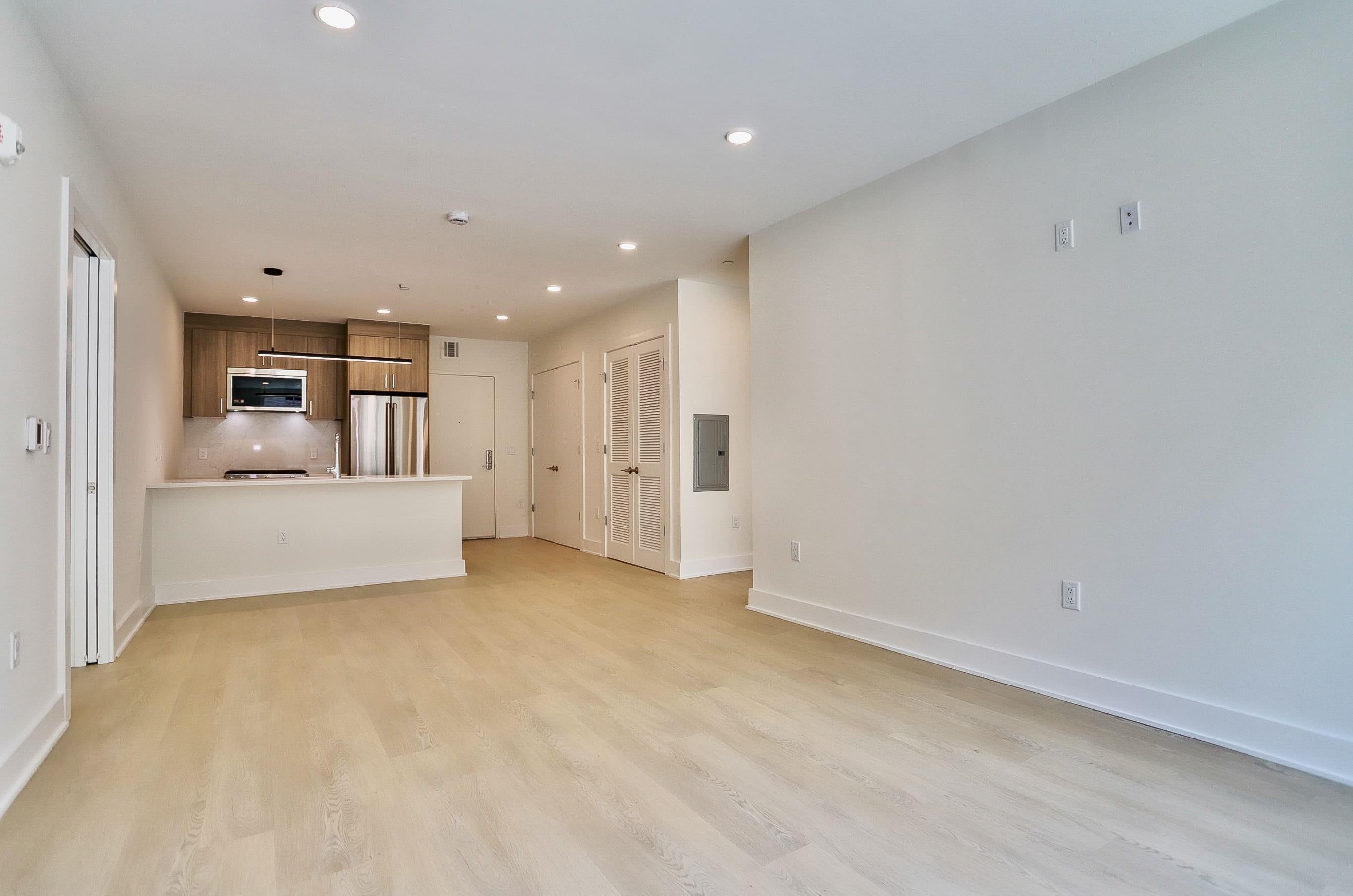 303 MADISON ST Unit: 206