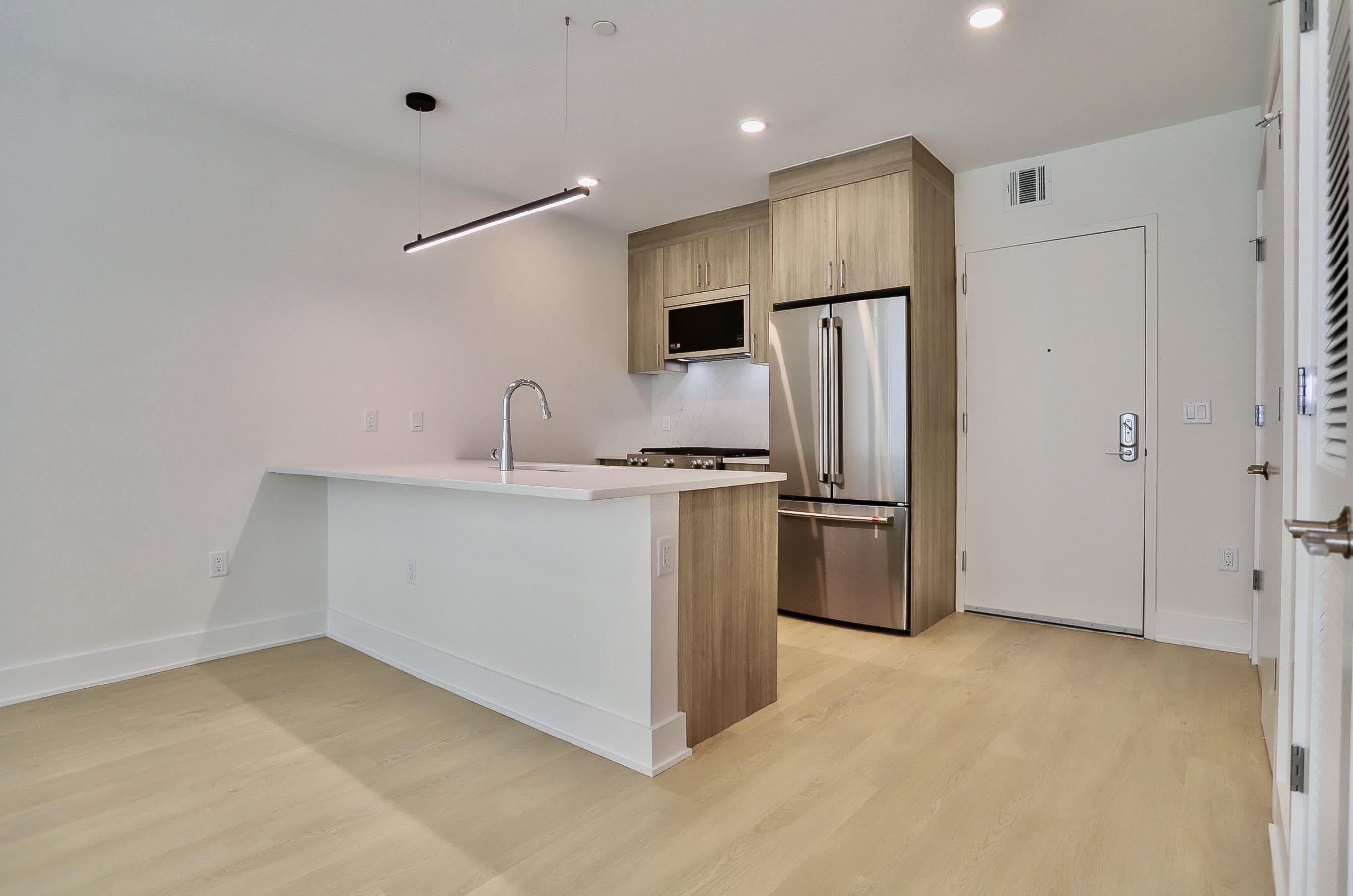303 MADISON ST Unit: 206