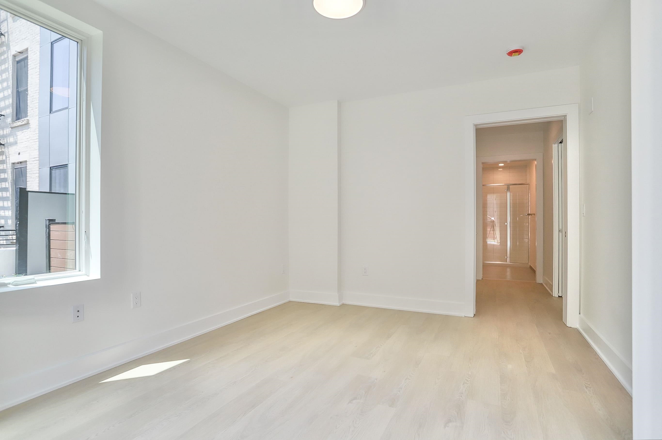 303 MADISON ST Unit: 206