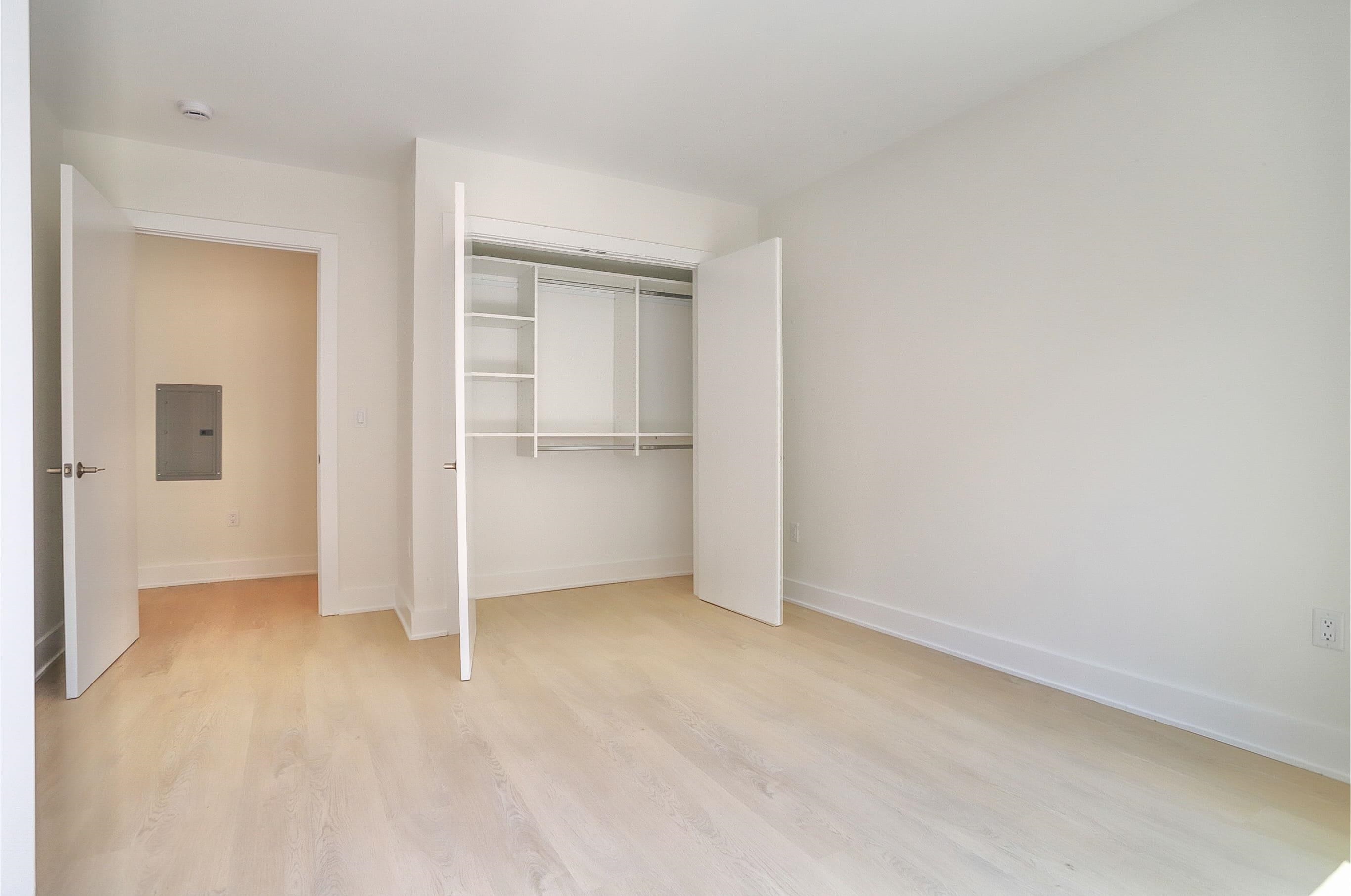 303 MADISON ST Unit: 206