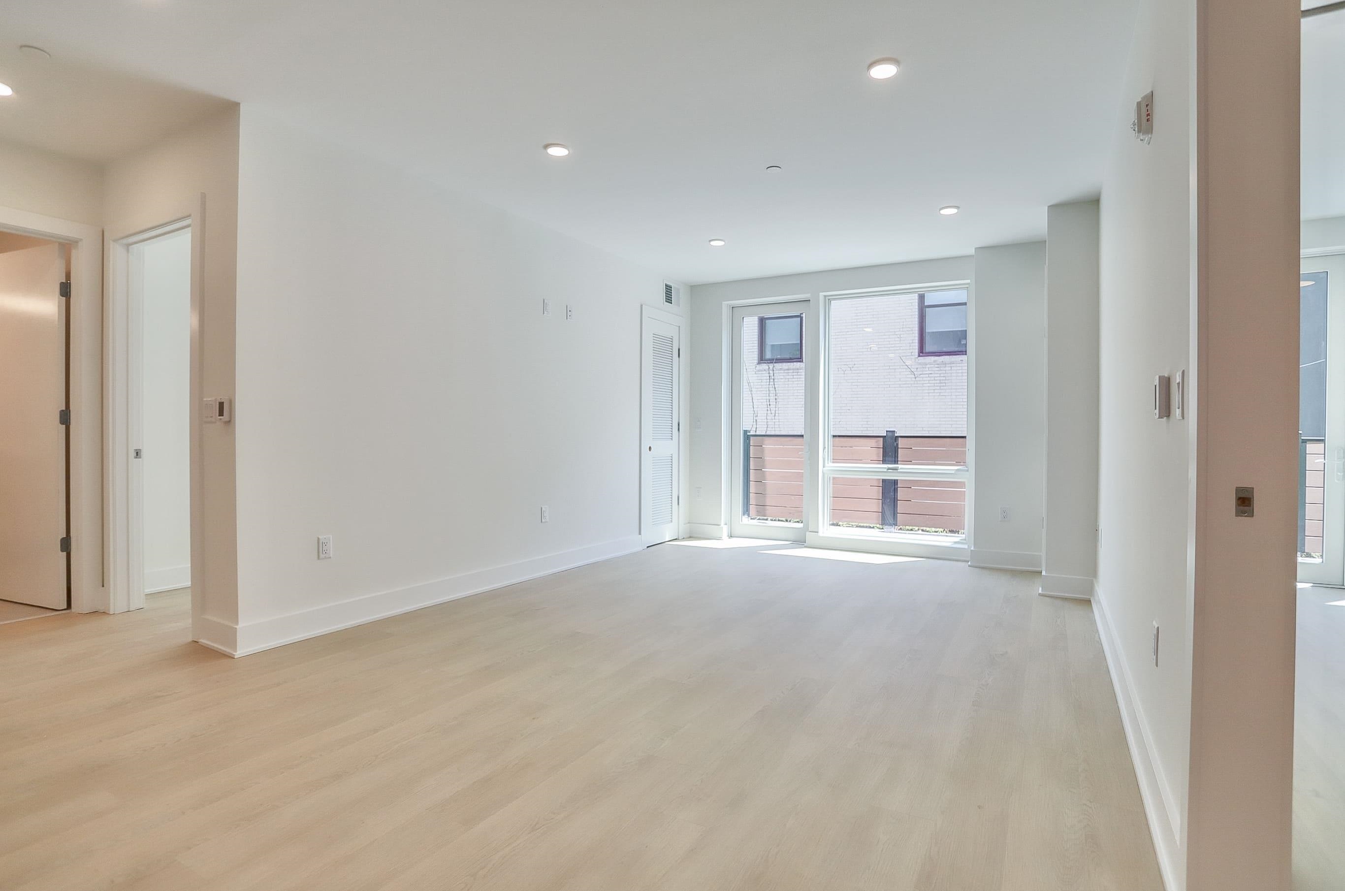 303 MADISON ST Unit: 206