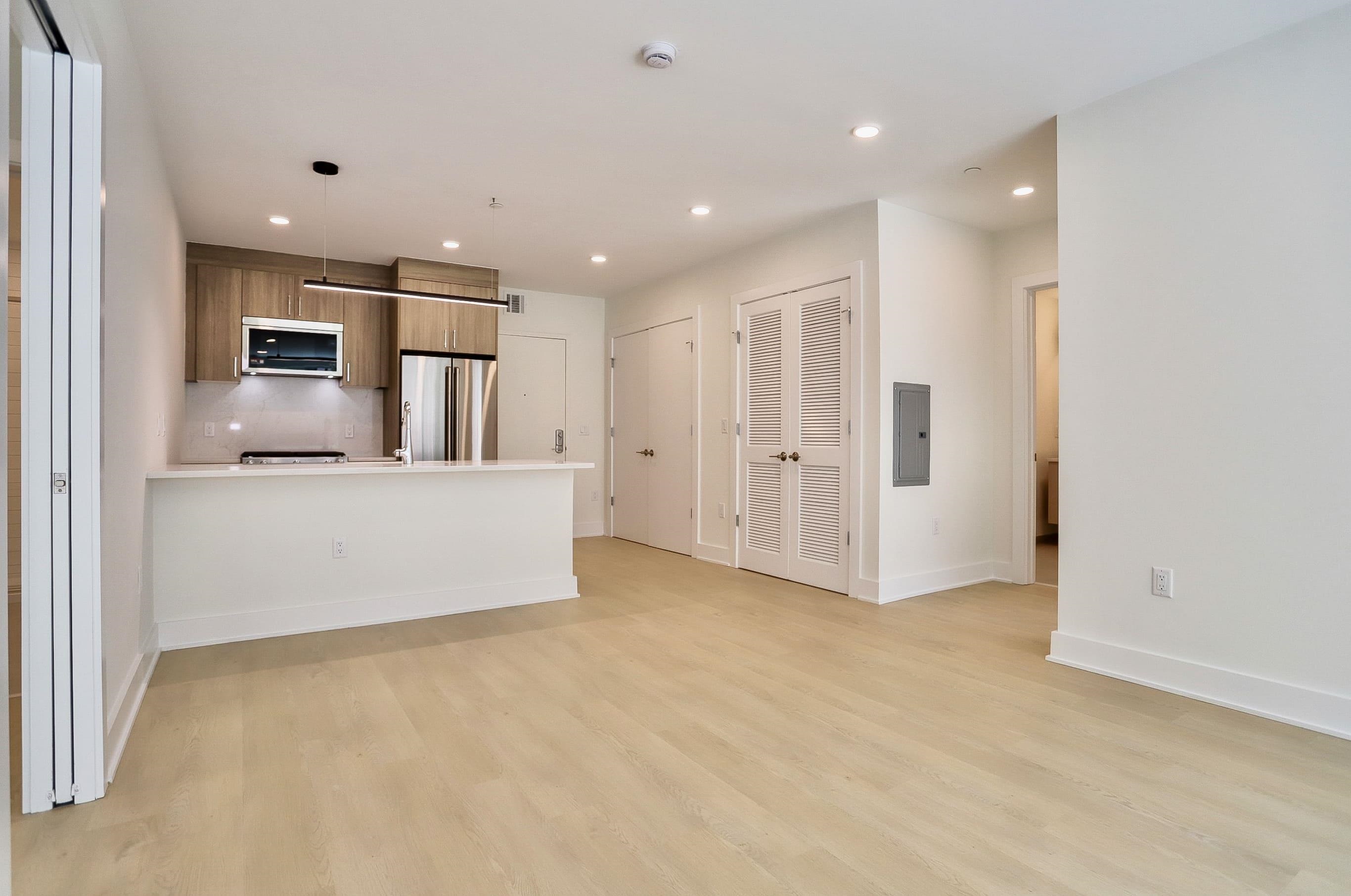 303 MADISON ST Unit: 206