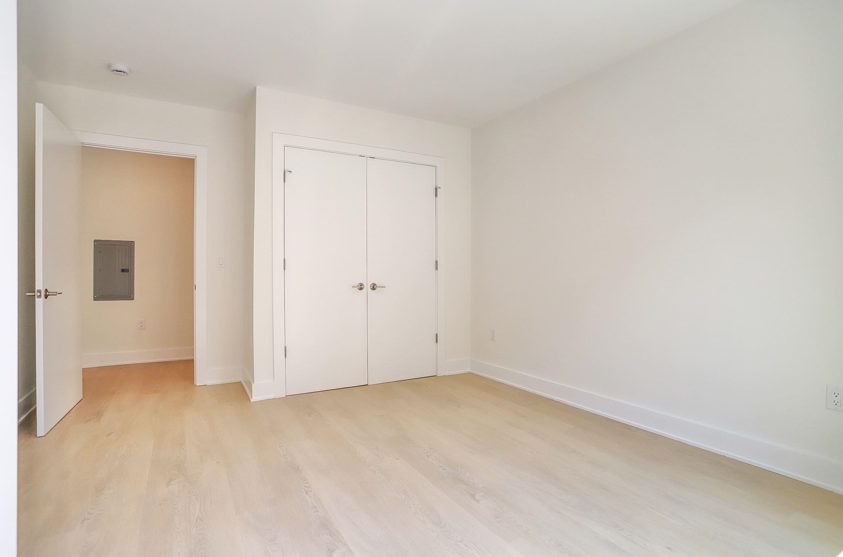 303 MADISON ST Unit: 206