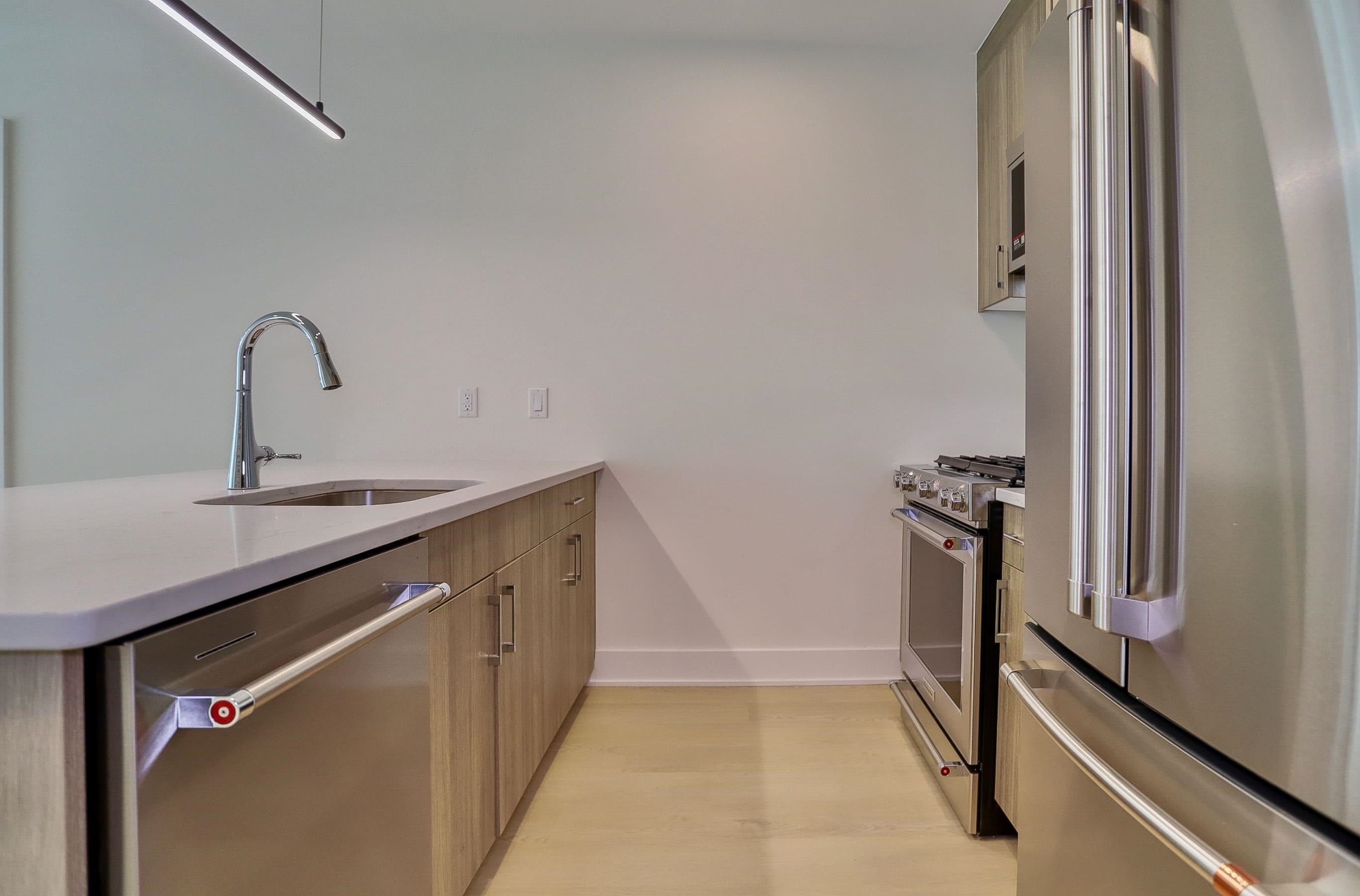 303 MADISON ST Unit: 206