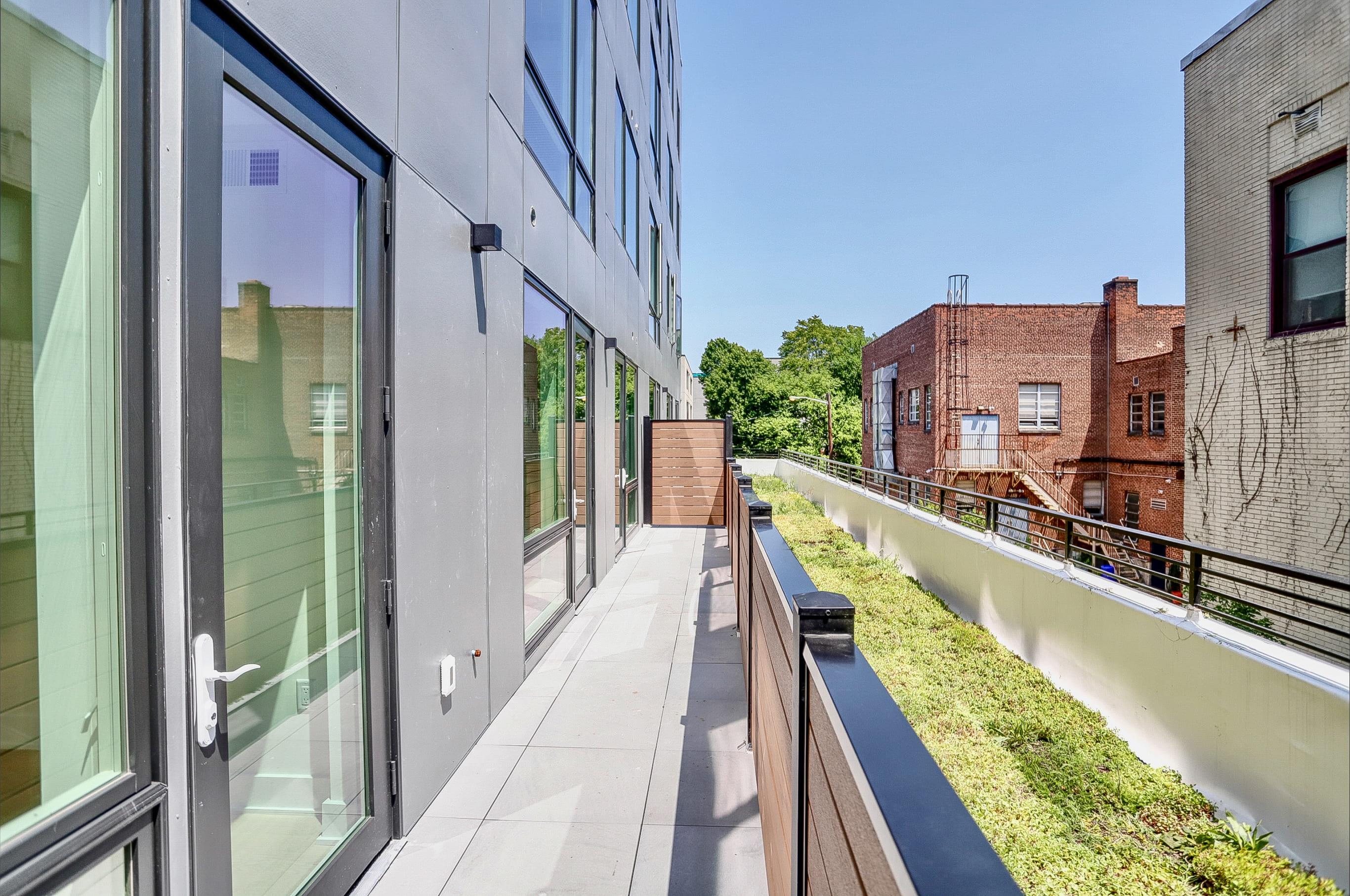 303 MADISON ST Unit: 206