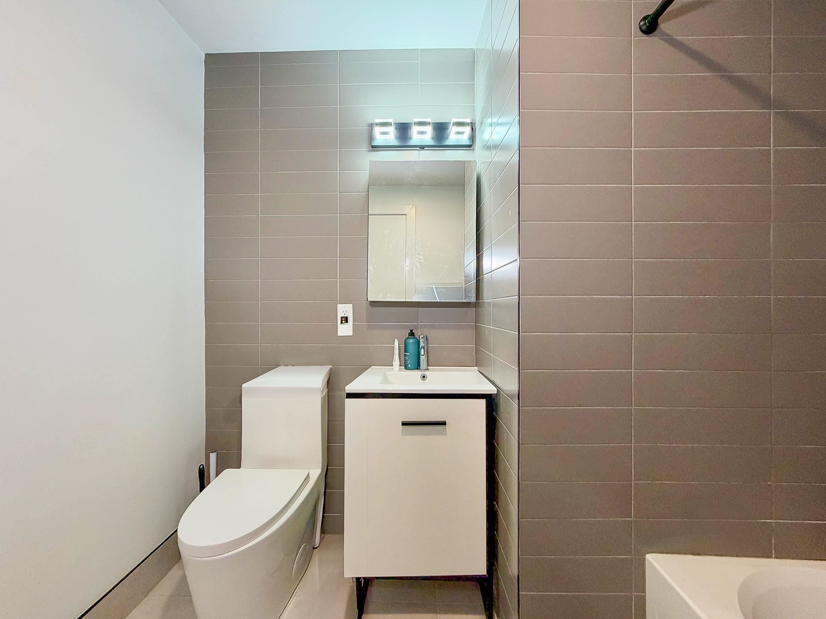 327 COMMUNIPAW AVE Unit: 304