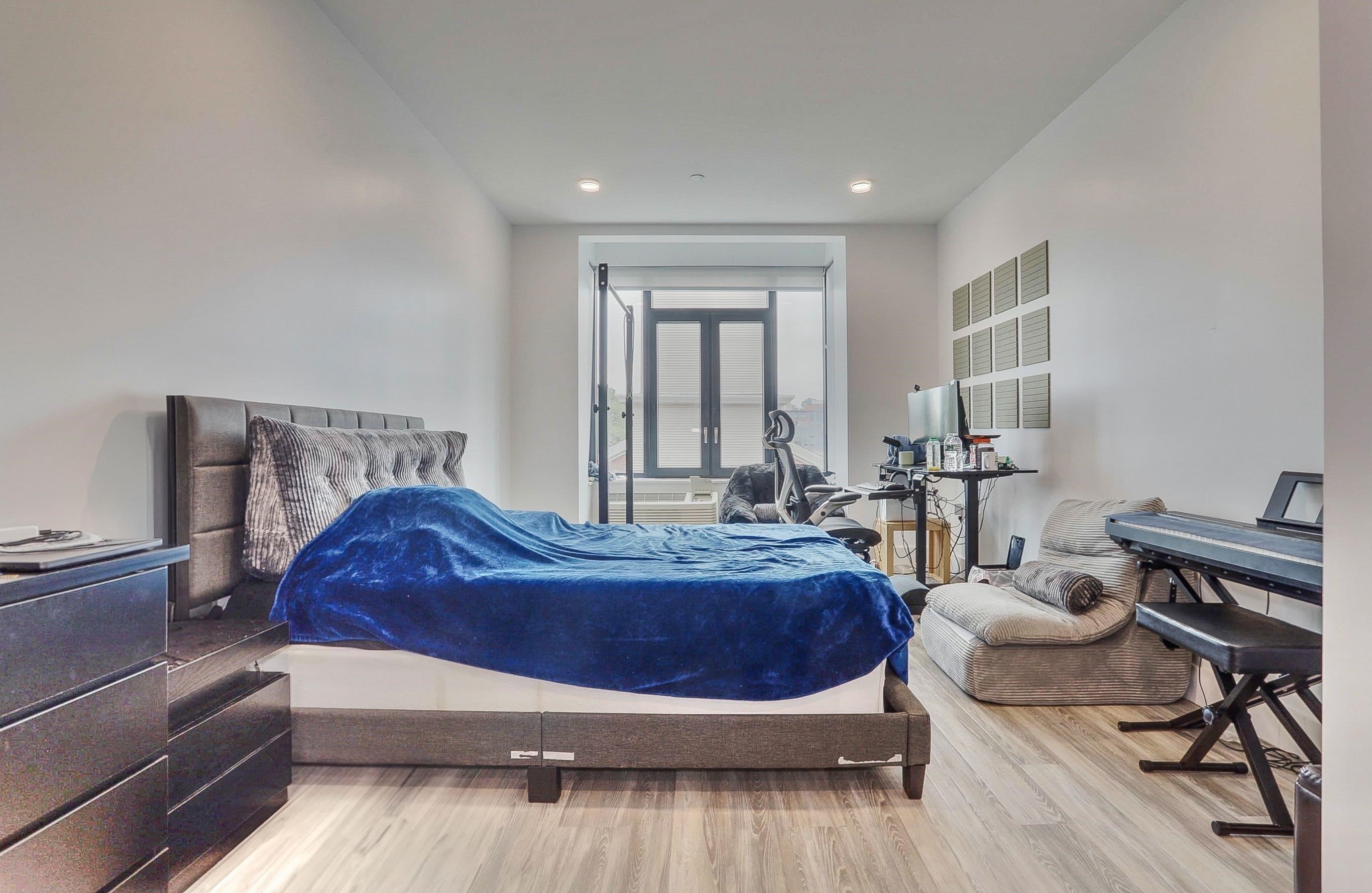 327 COMMUNIPAW AVE Unit: 304