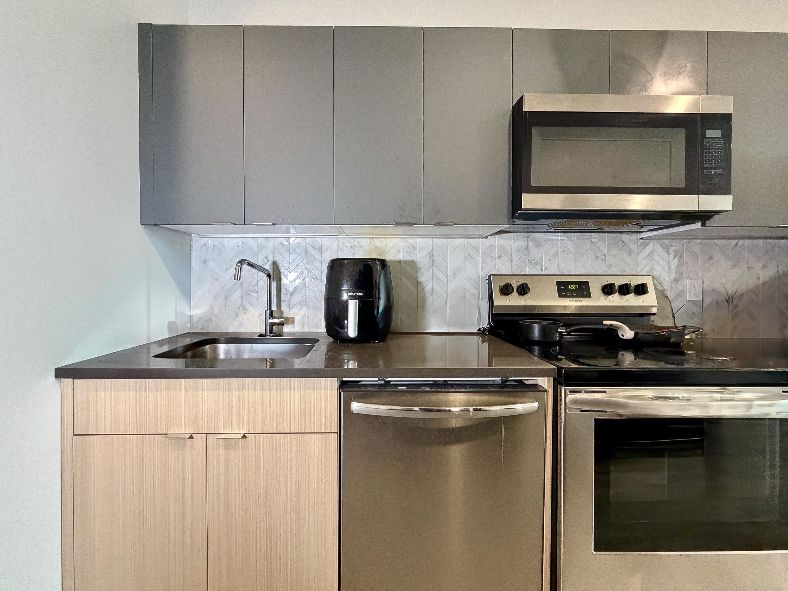 327 COMMUNIPAW AVE Unit: 304