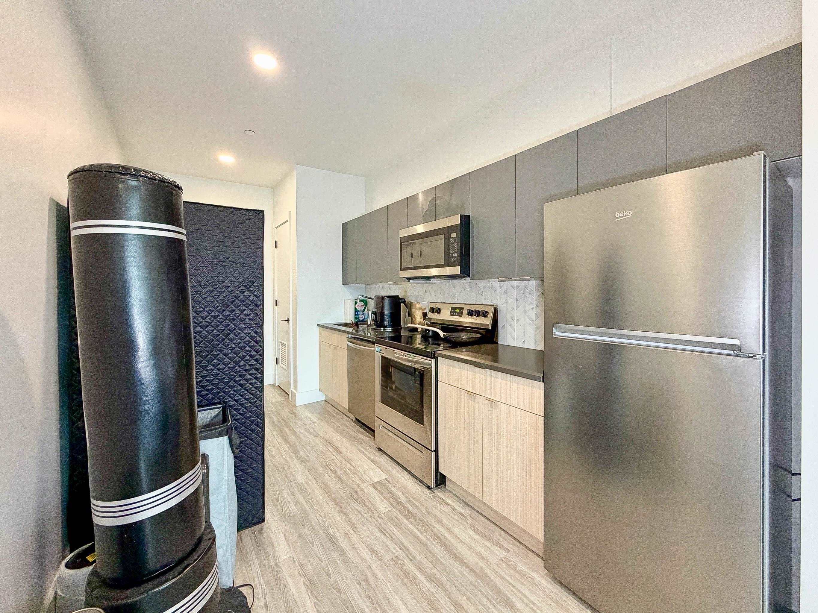 327 COMMUNIPAW AVE Unit: 404
