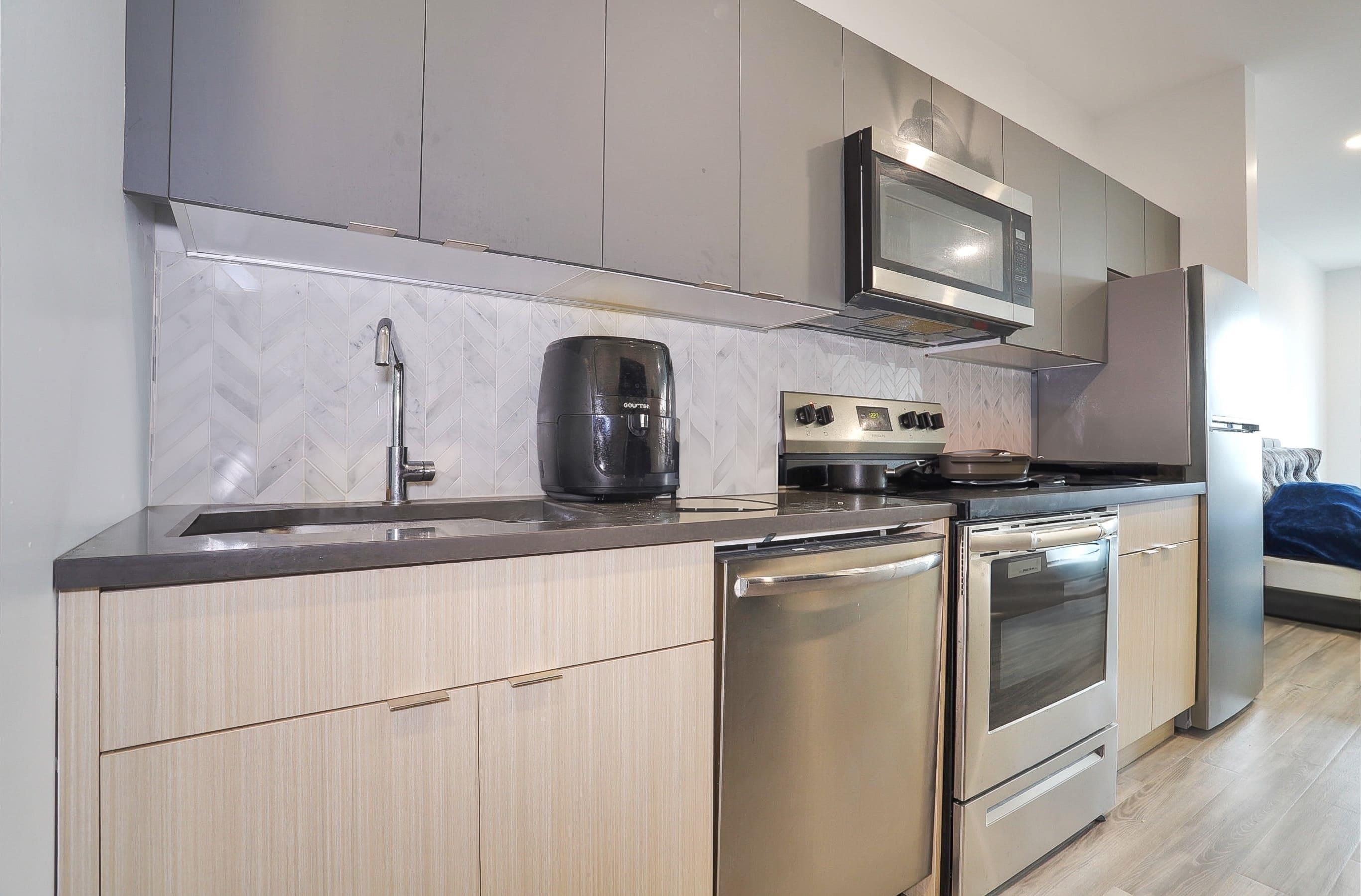 327 COMMUNIPAW AVE Unit: 404