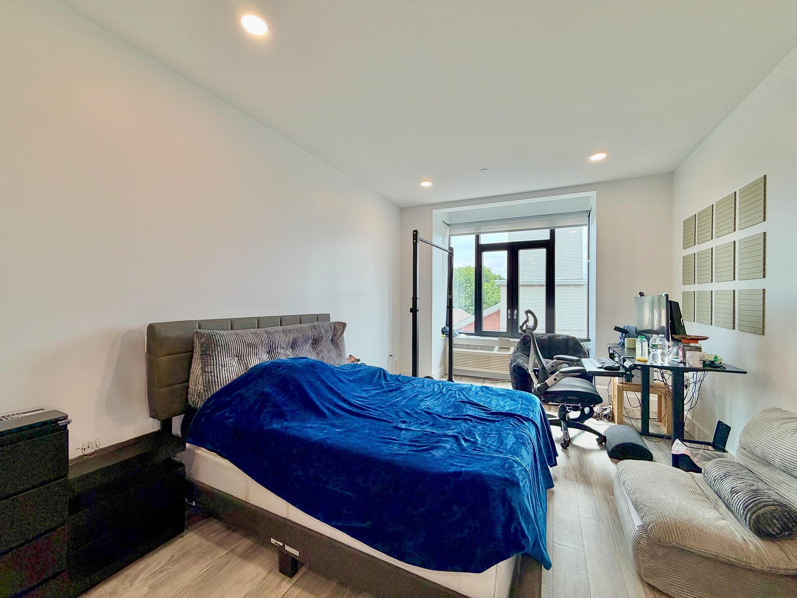 327 COMMUNIPAW AVE Unit: 404
