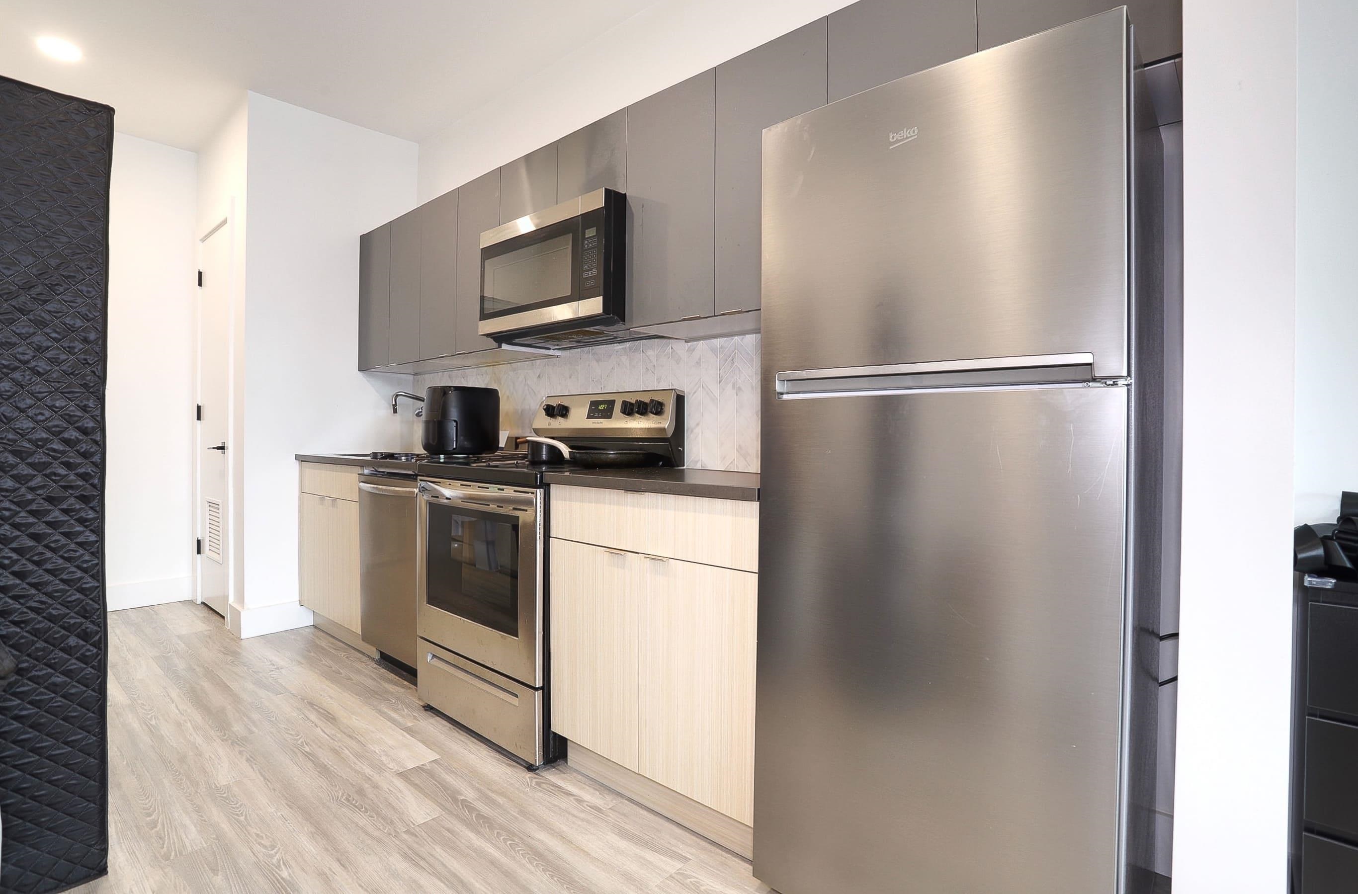 327 COMMUNIPAW AVE Unit: 404