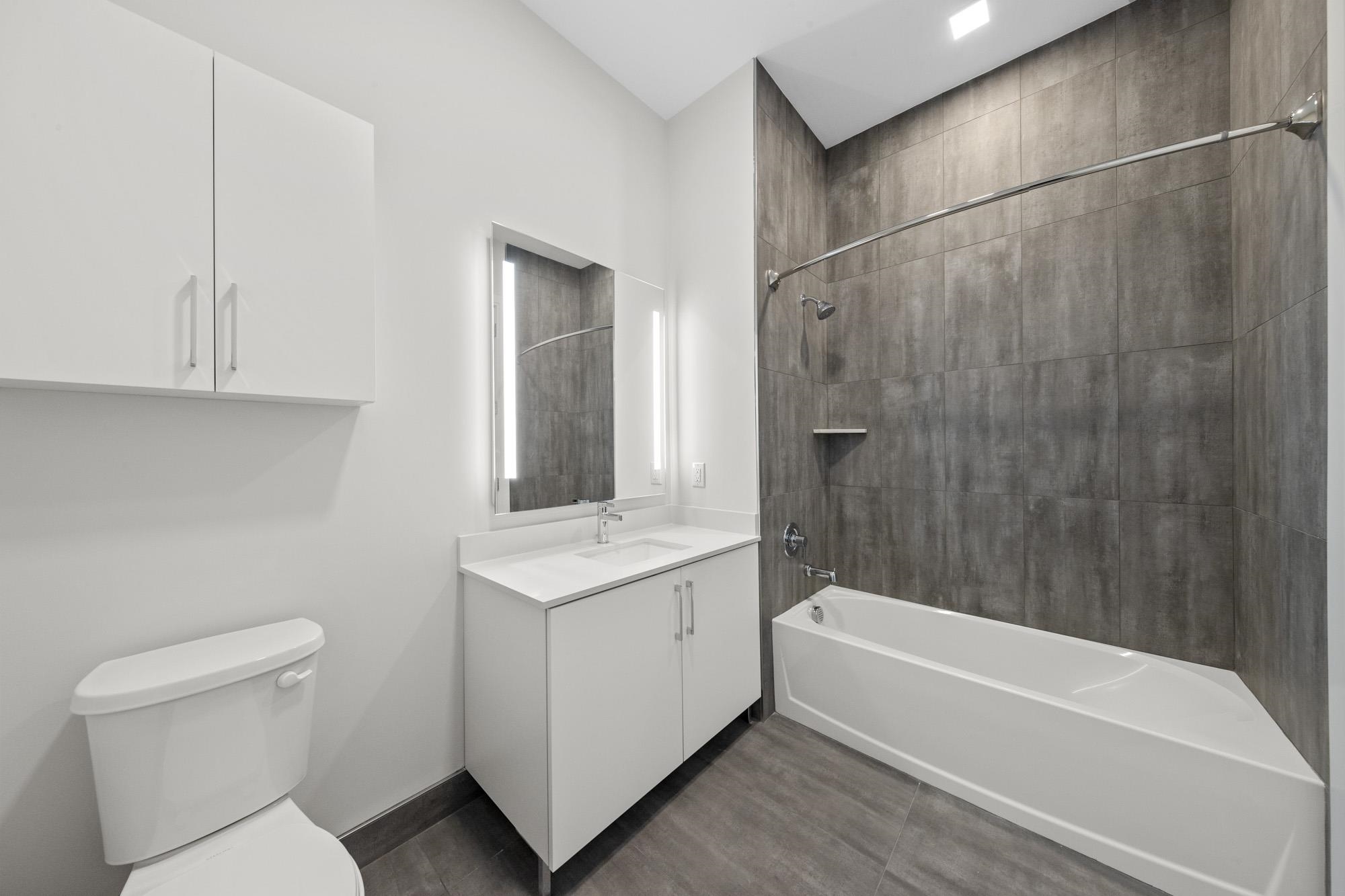 121 34TH ST Unit: 315
