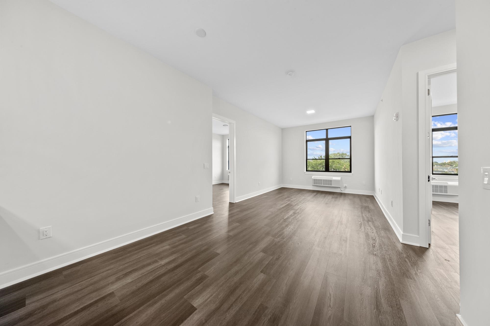 121 34TH ST Unit: 517