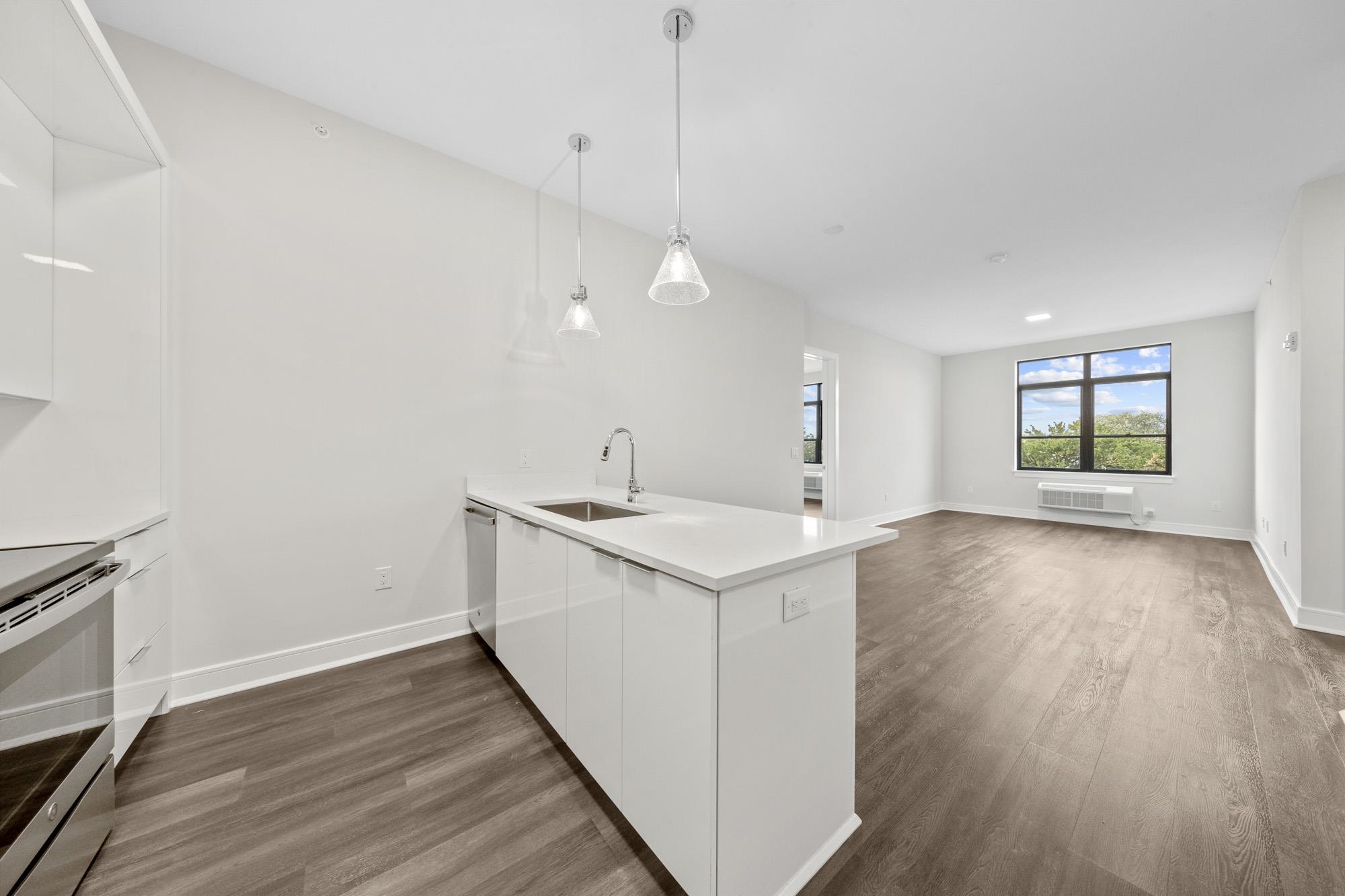 121 34TH ST Unit: 517