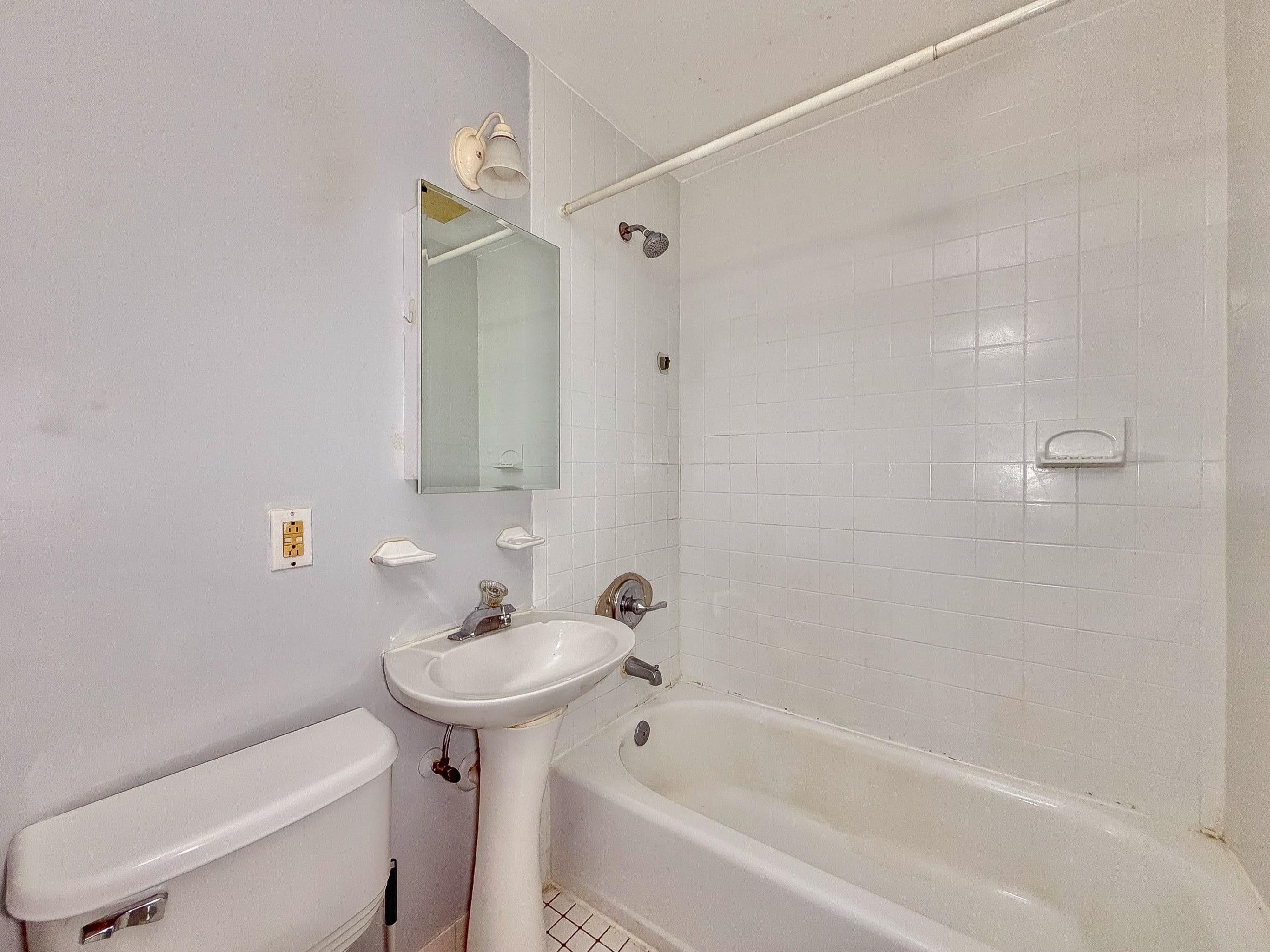 304 2ND ST Unit: 2R