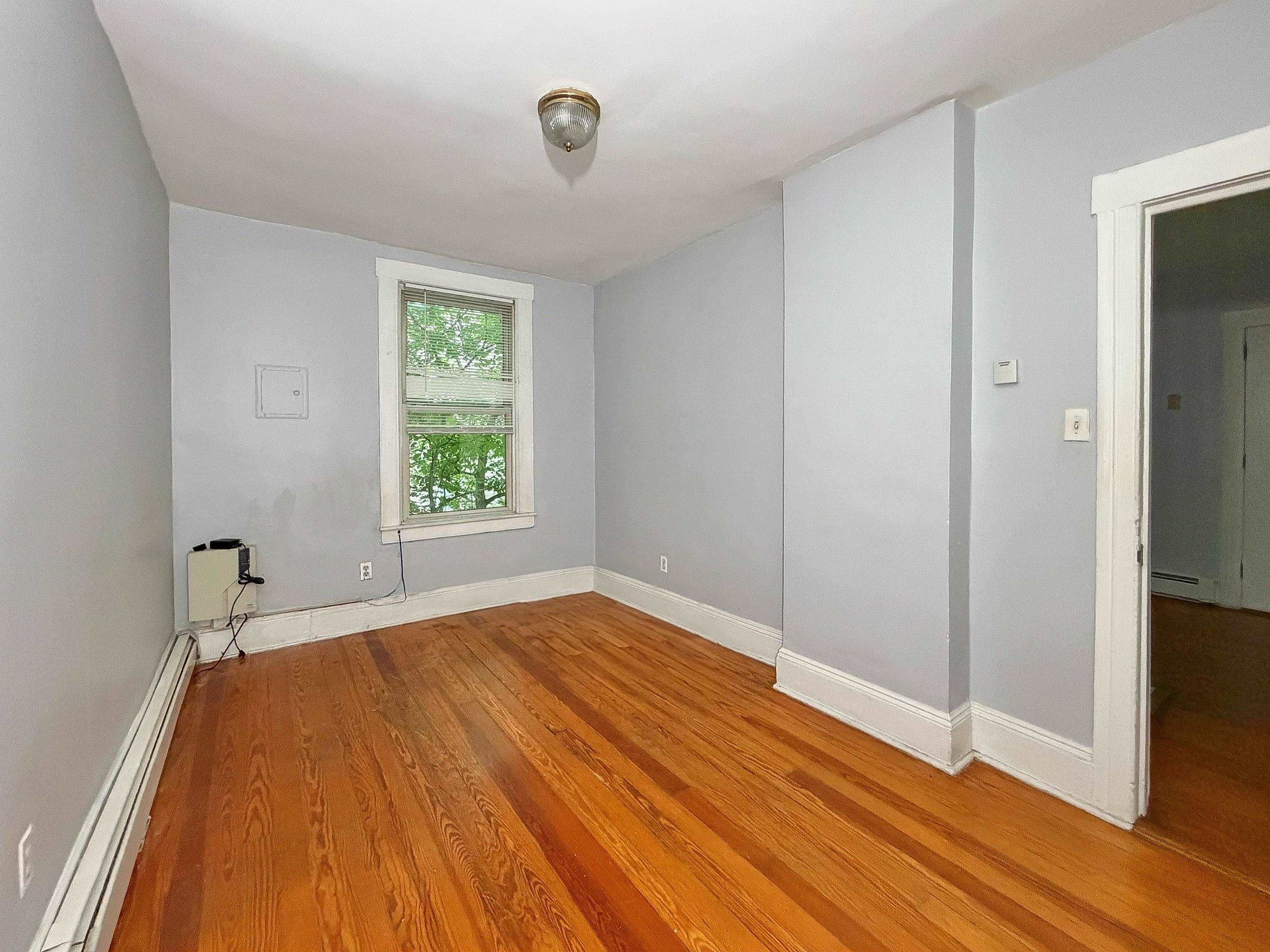 304 2ND ST Unit: 2R