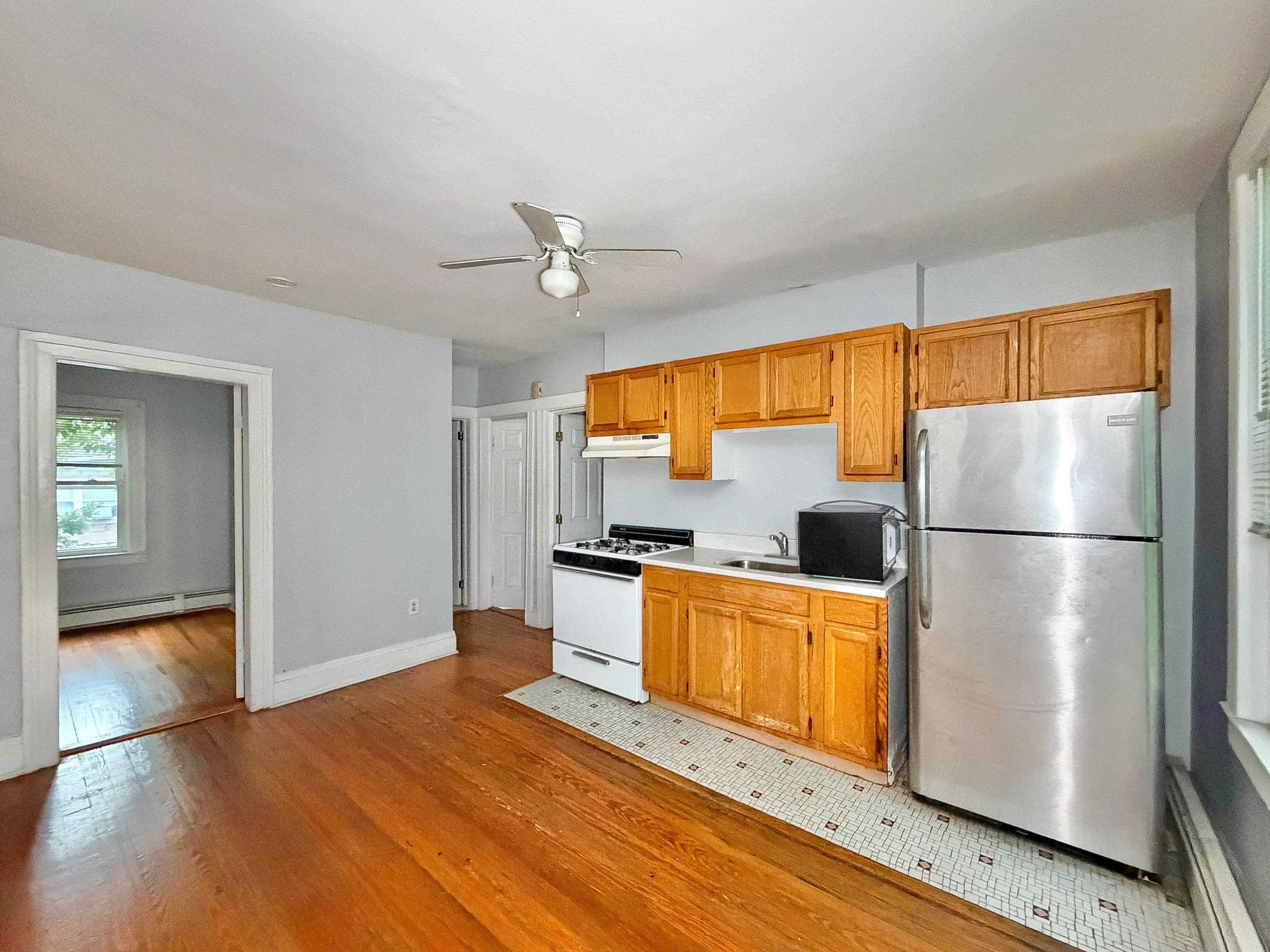 304 2ND ST Unit: 2R